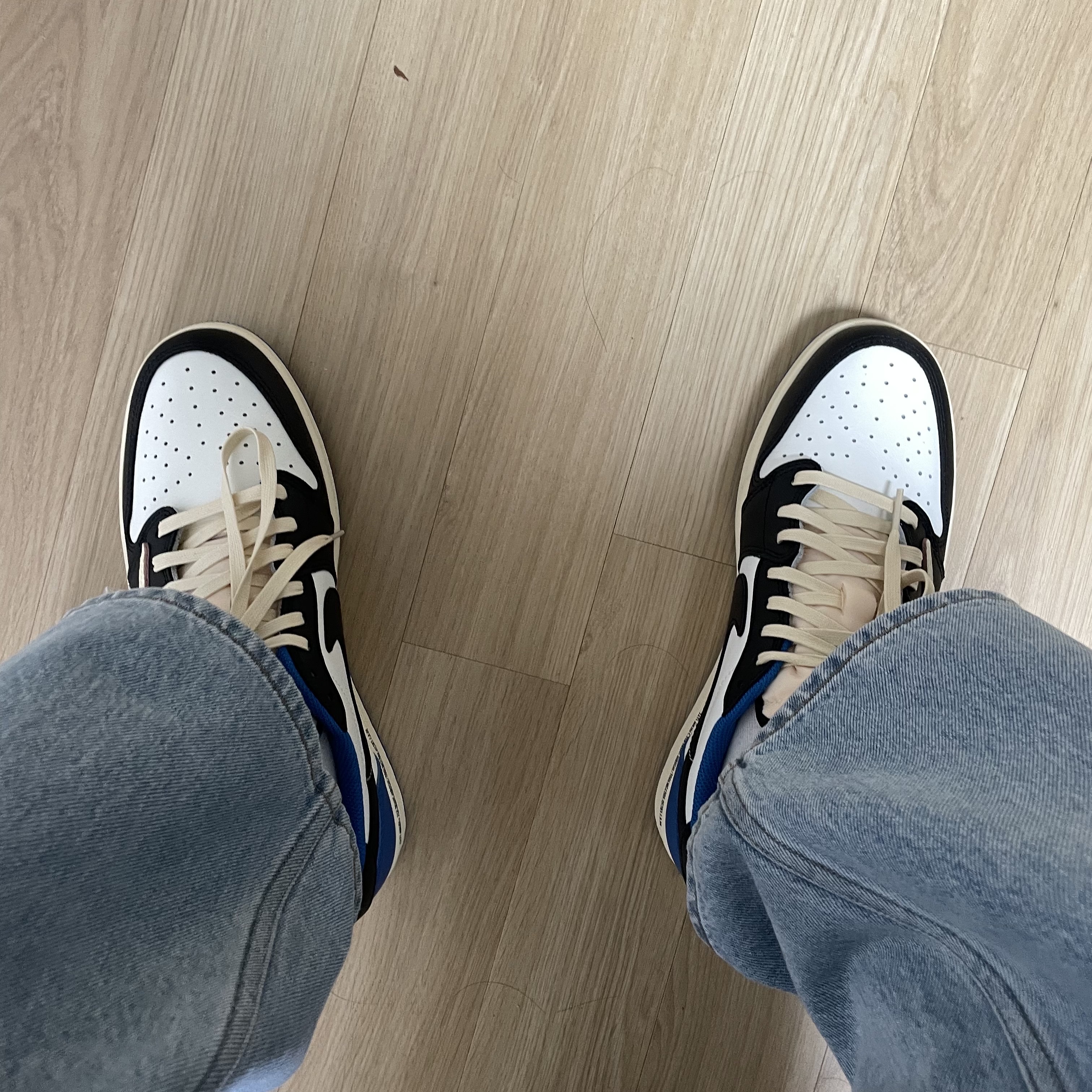 Jordan 1 x Travis Scott x Fragment Retro Low OG SP Military Blue 착용 스타일