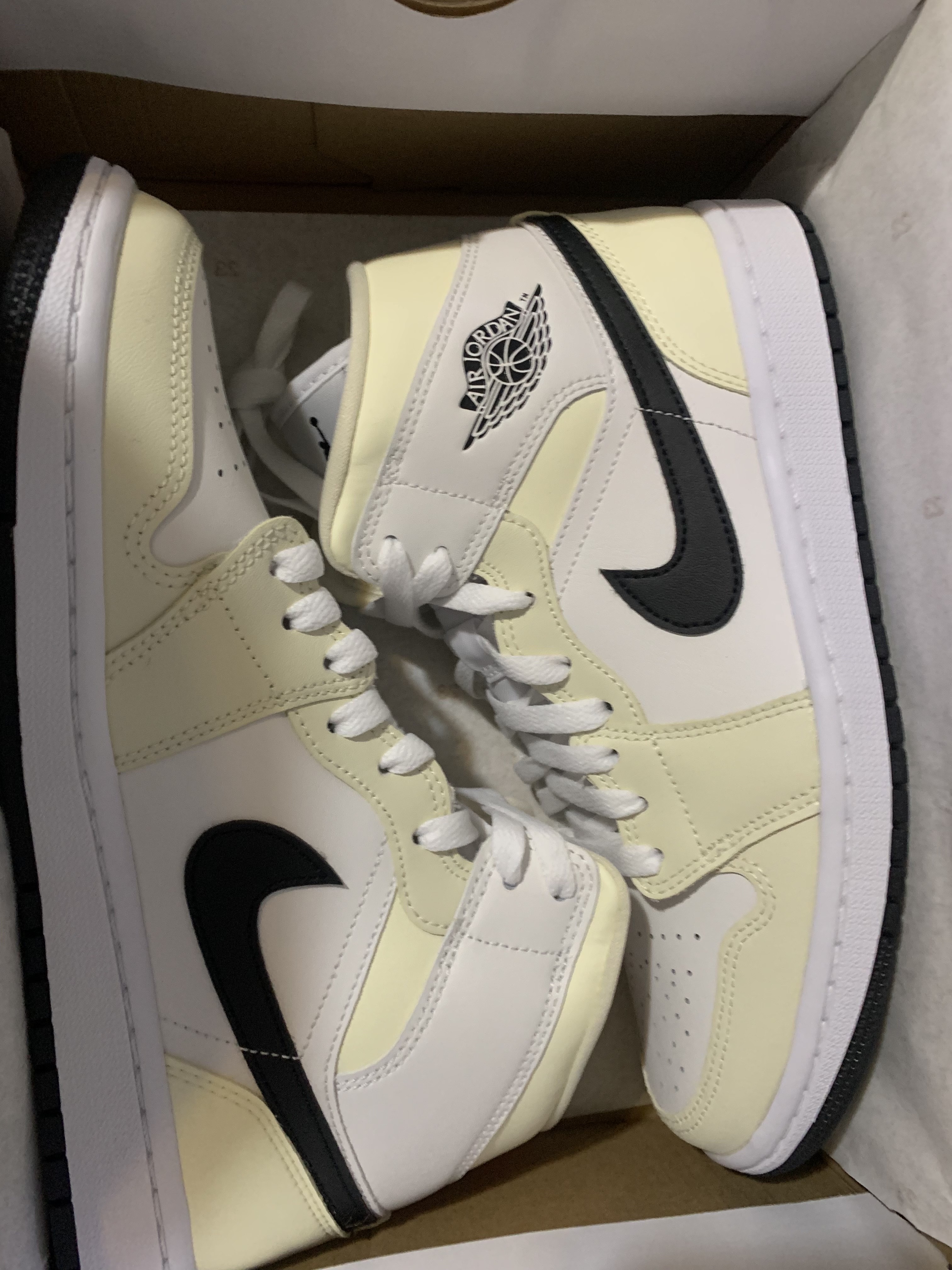 (W) Jordan 1 Mid Coconut Milk 착용 스타일