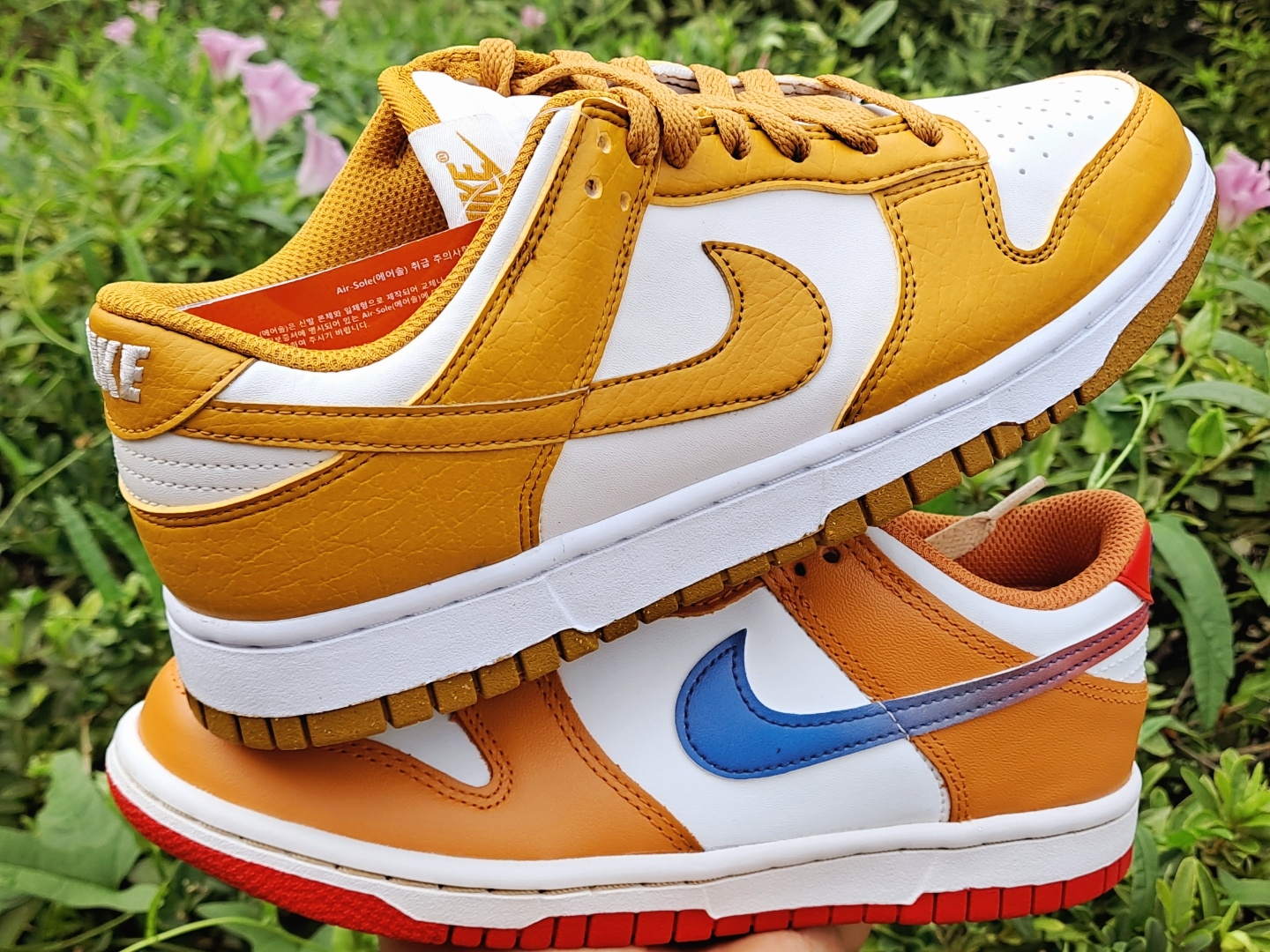 (GS) Nike Dunk Low Hot Curry and Game Royal, (W) Nike Dunk Low Next Nature Phantom 착용 스타일