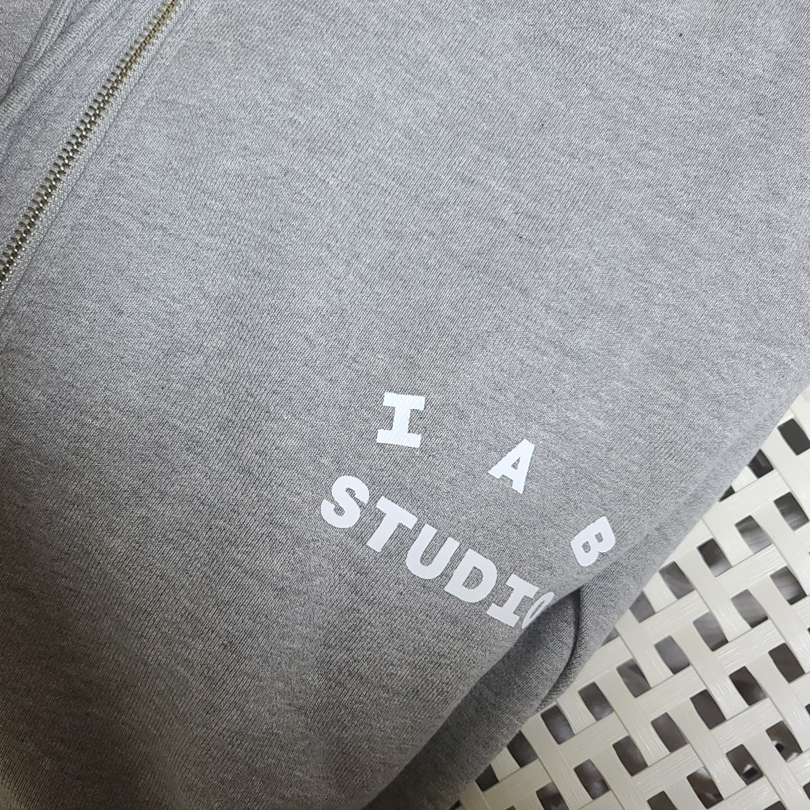 IAB Studio Zip-Up Hoodie Gray - 22FW 착용 스타일