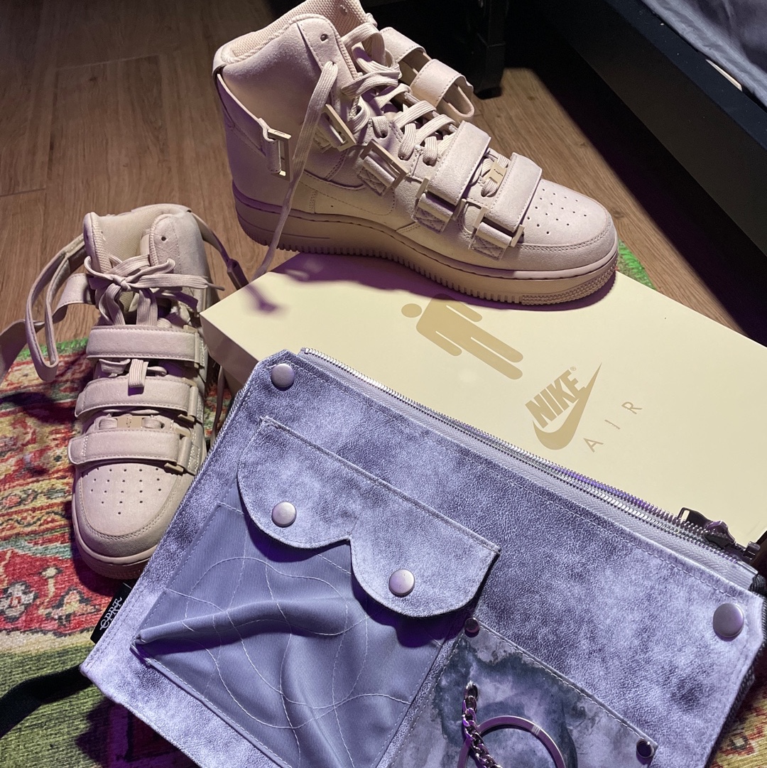 Nike x Billie Eilish Air Force 1 High '07 SP Mushroom 착용 스타일