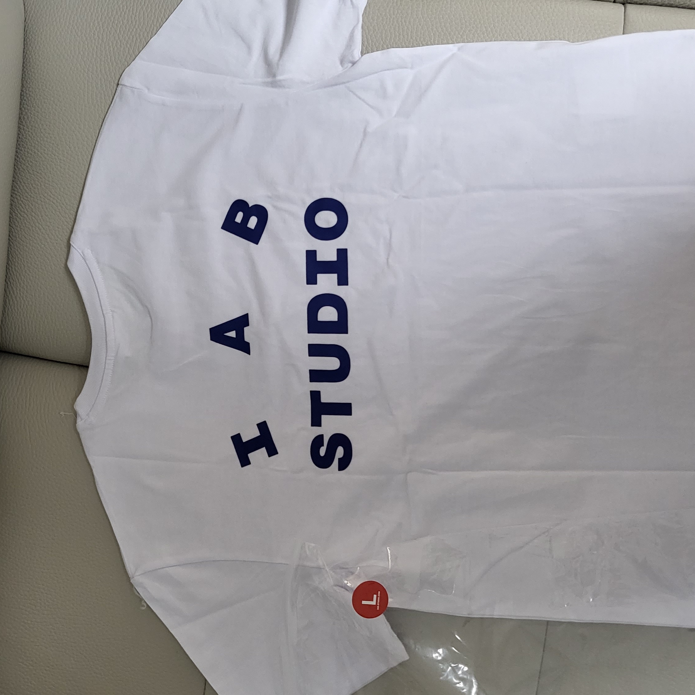 IAB Studio T-Shirt White Navy - 22FW 착용 스타일 - 1