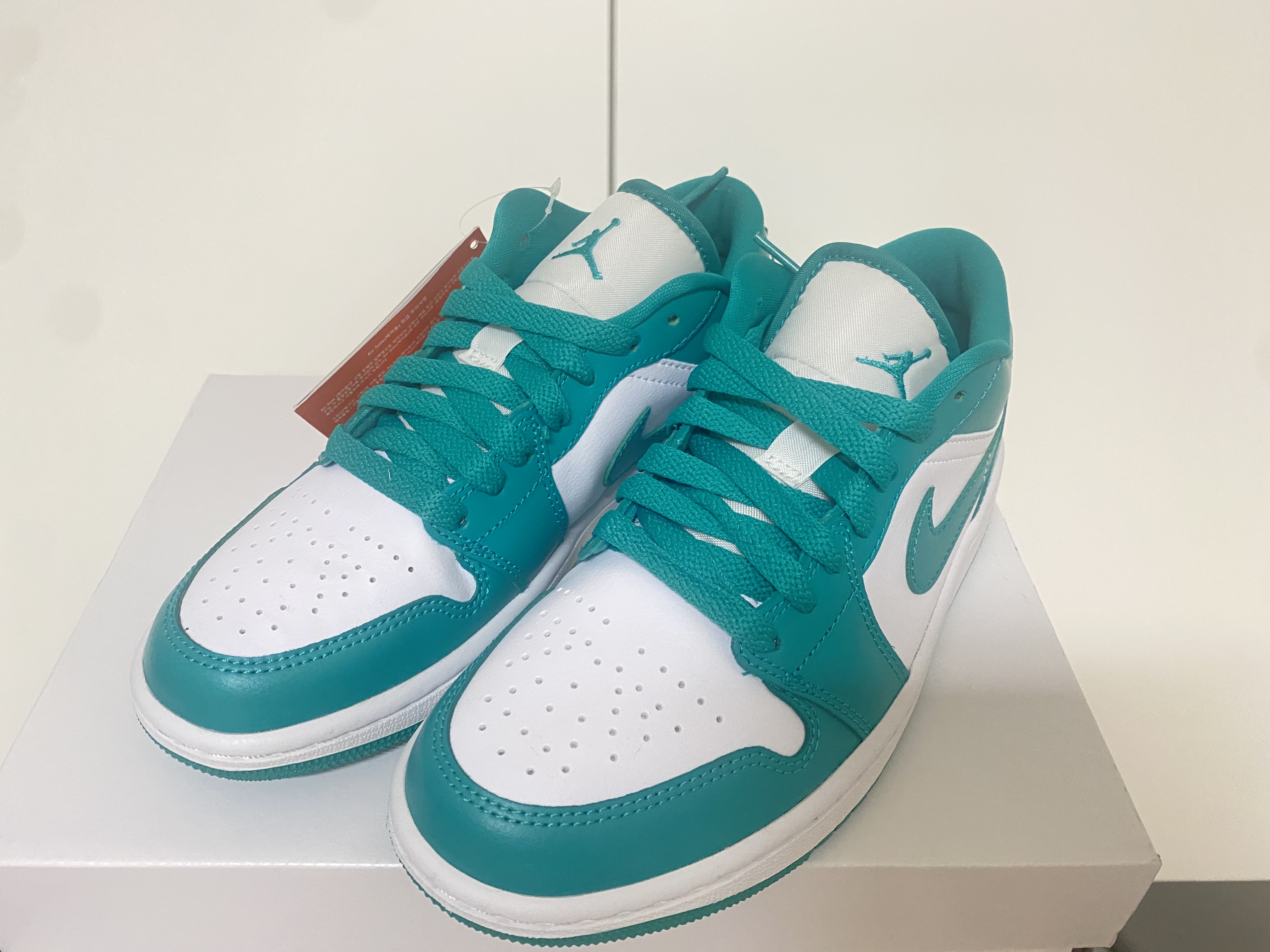 (W) Jordan 1 Low New Emerald 착용 스타일 - 2