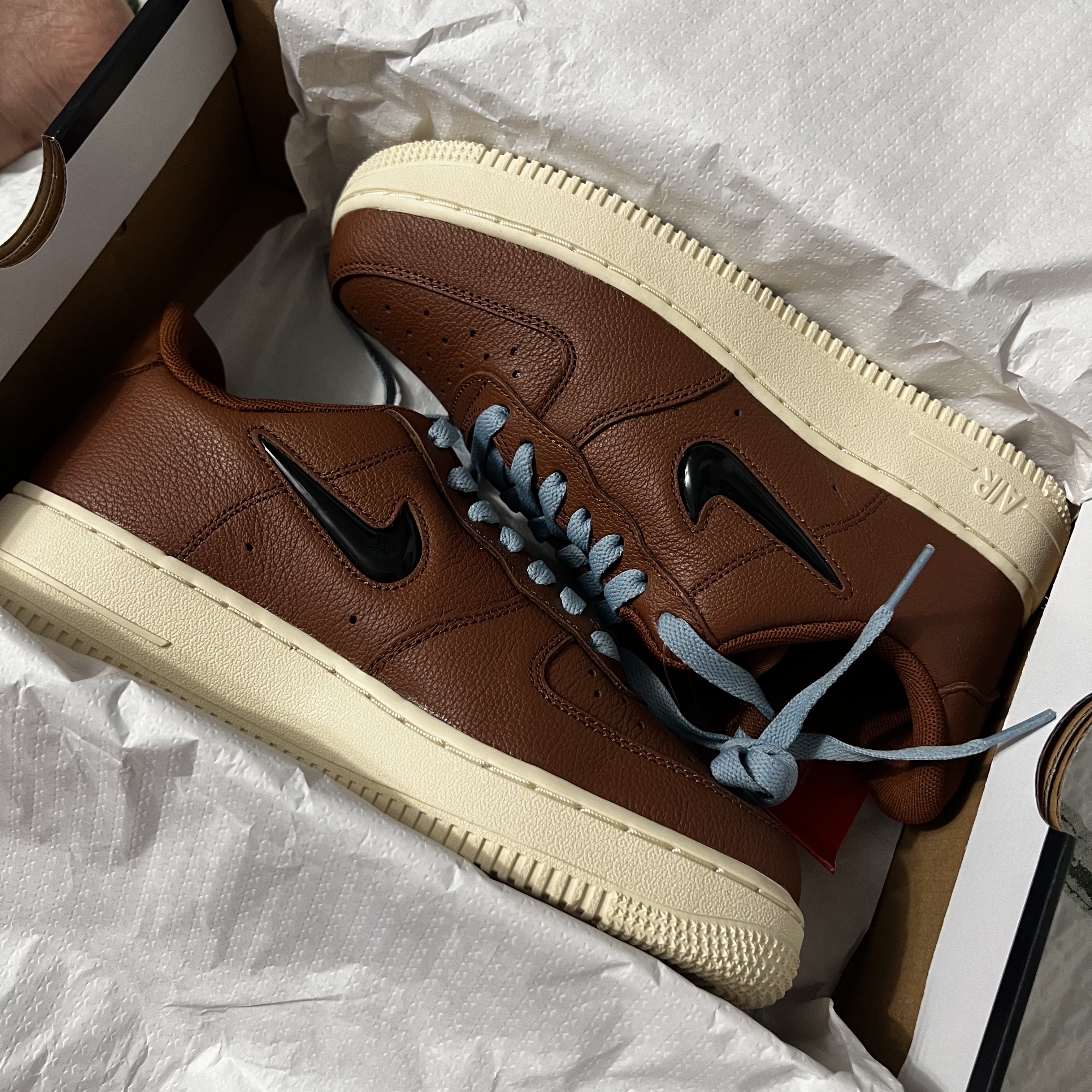 Nike Air Force 1 '07 PRM Vintage Pecan 착용 스타일 - 4