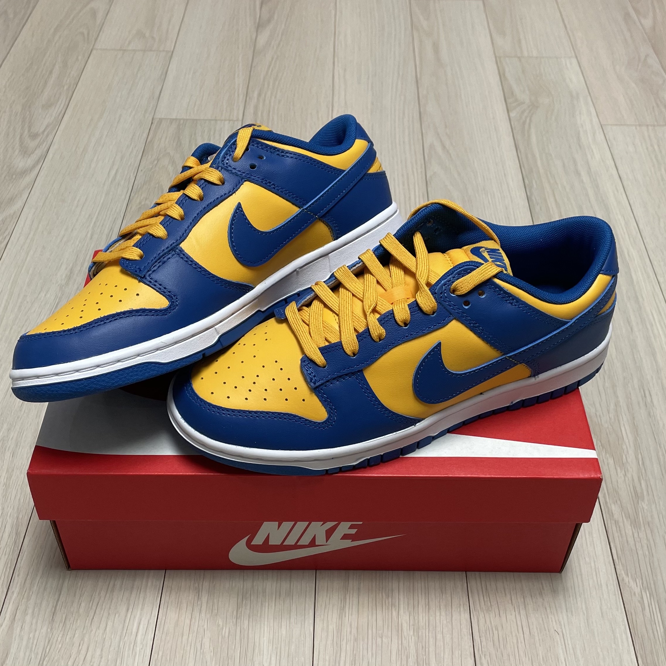 Nike Dunk Low Retro Blue Jay and University Gold 착용 스타일