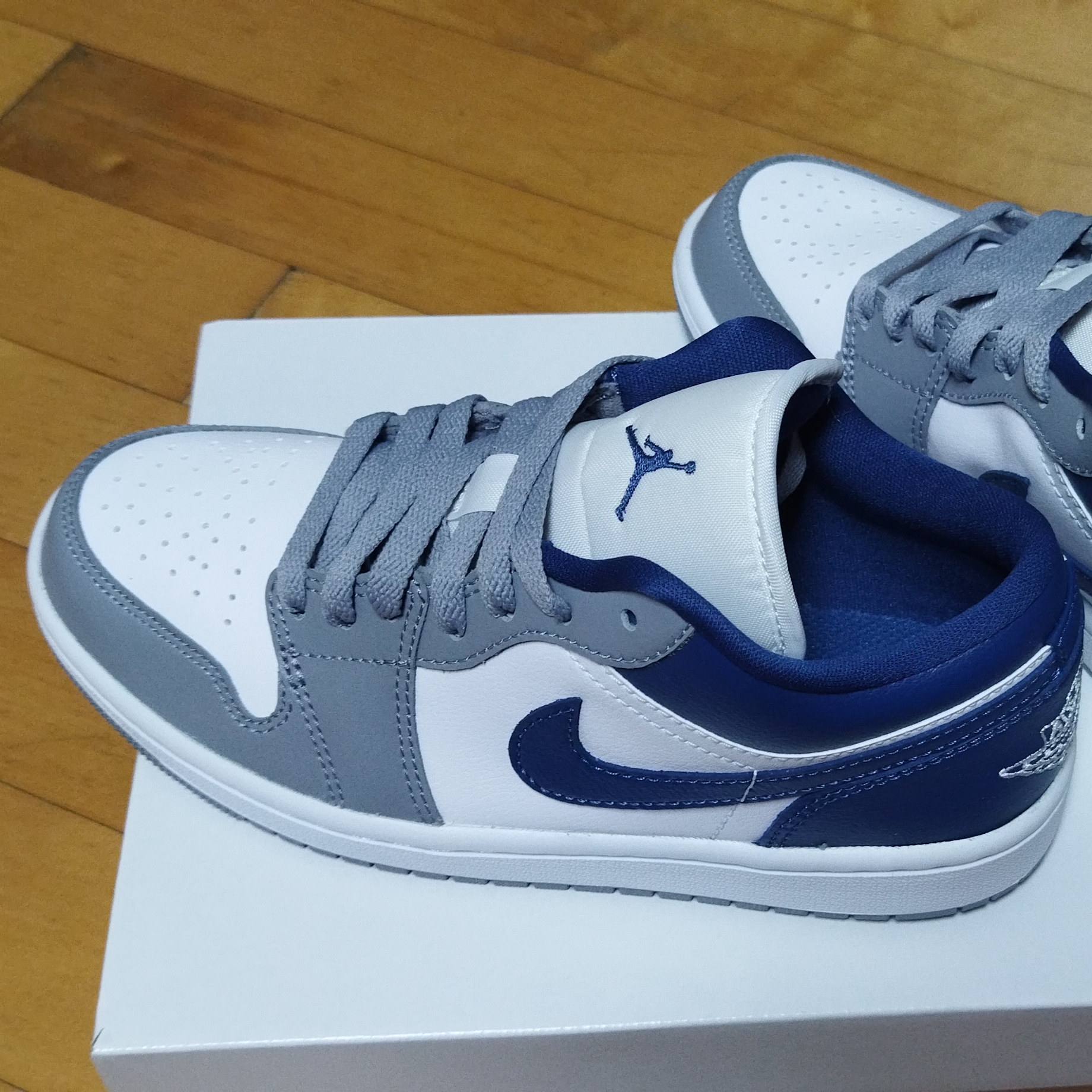 Jordan 1 Low Stealth and White, (W) Jordan 1 Low White Grey Blue 착용 스타일 - 3