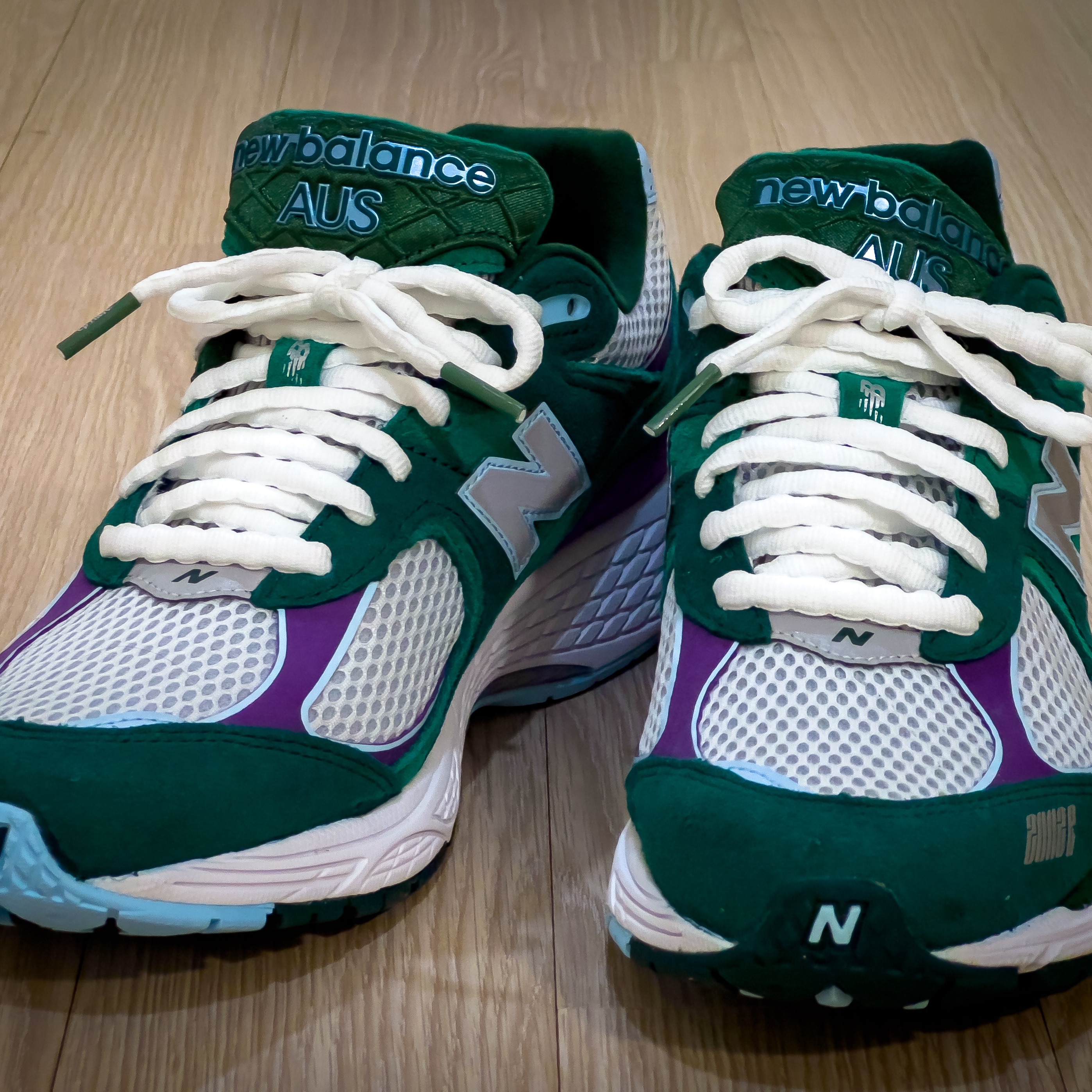New Balance x Up There 2002R Backyard Legends 착용 스타일 - 1