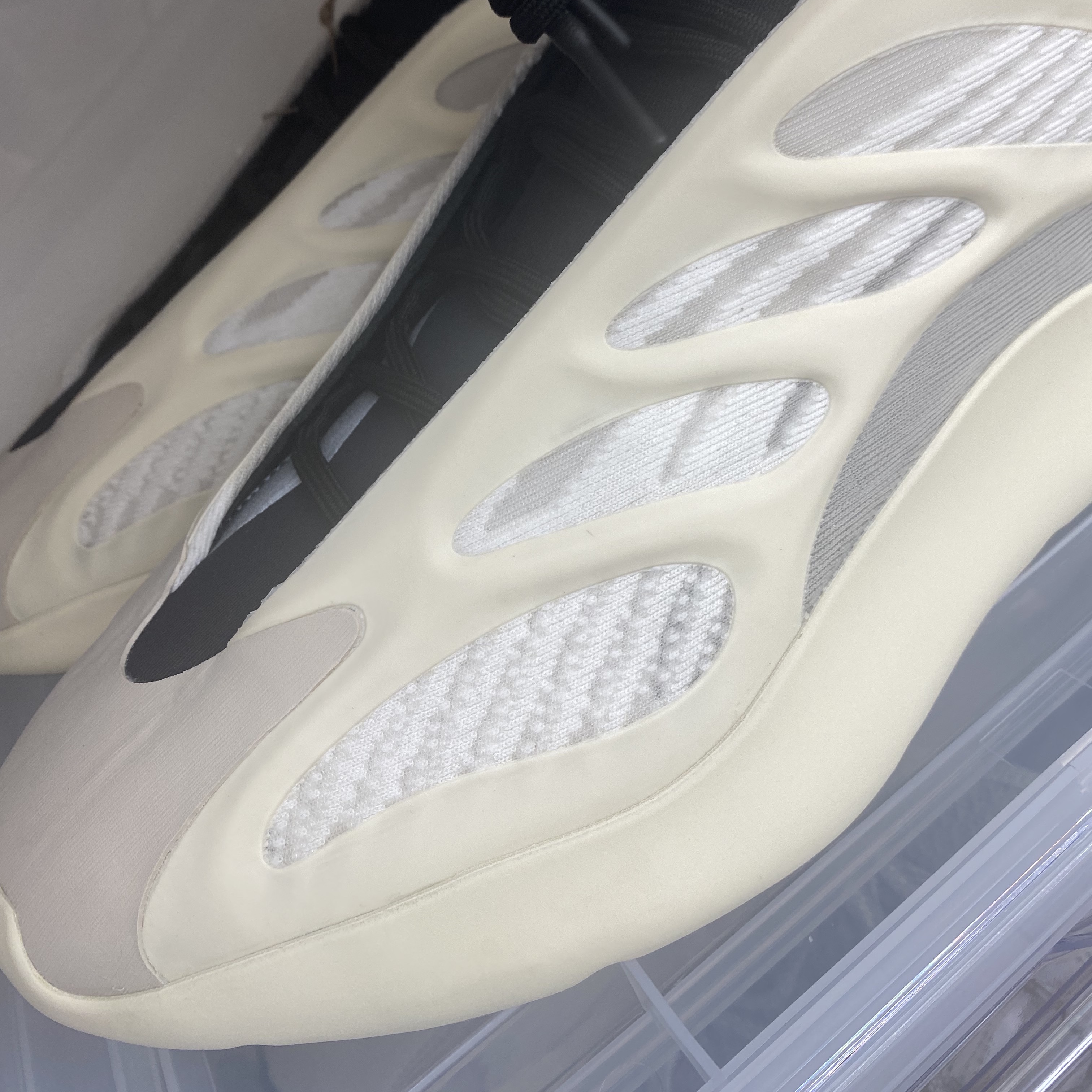 Adidas Yeezy 700 V3 Azael 2022/2023 착용 스타일