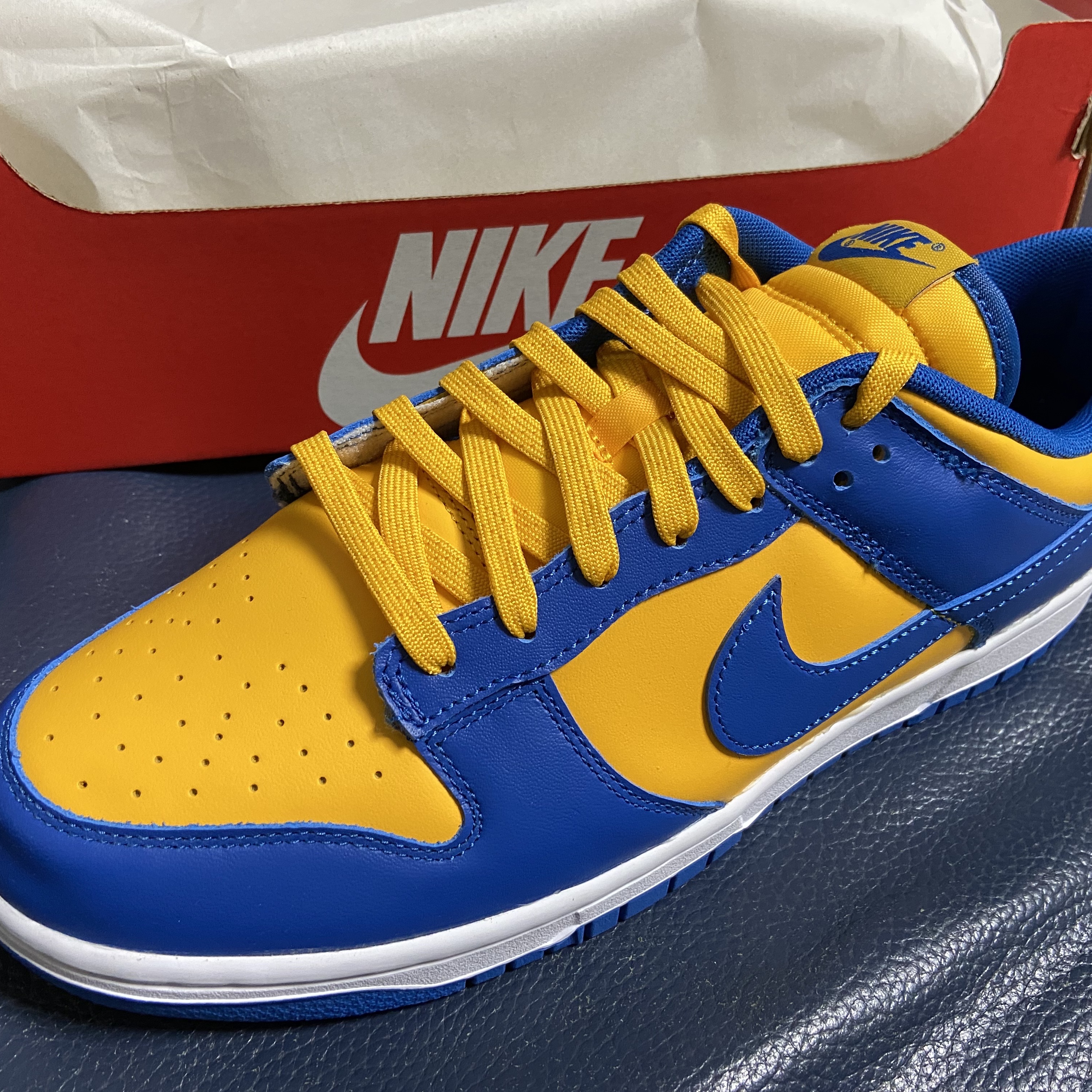 Nike Dunk Low Retro Blue Jay and University Gold 착용 스타일 - 2
