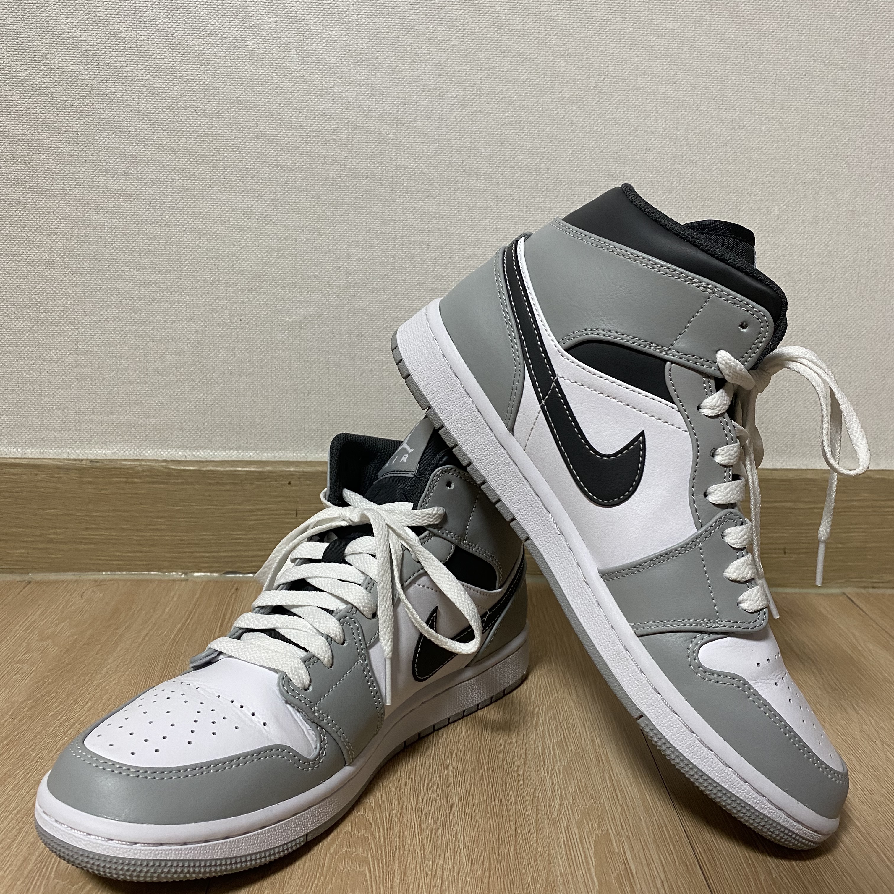 Jordan 1 Mid Light Smoke Grey Anthracite 착용 스타일