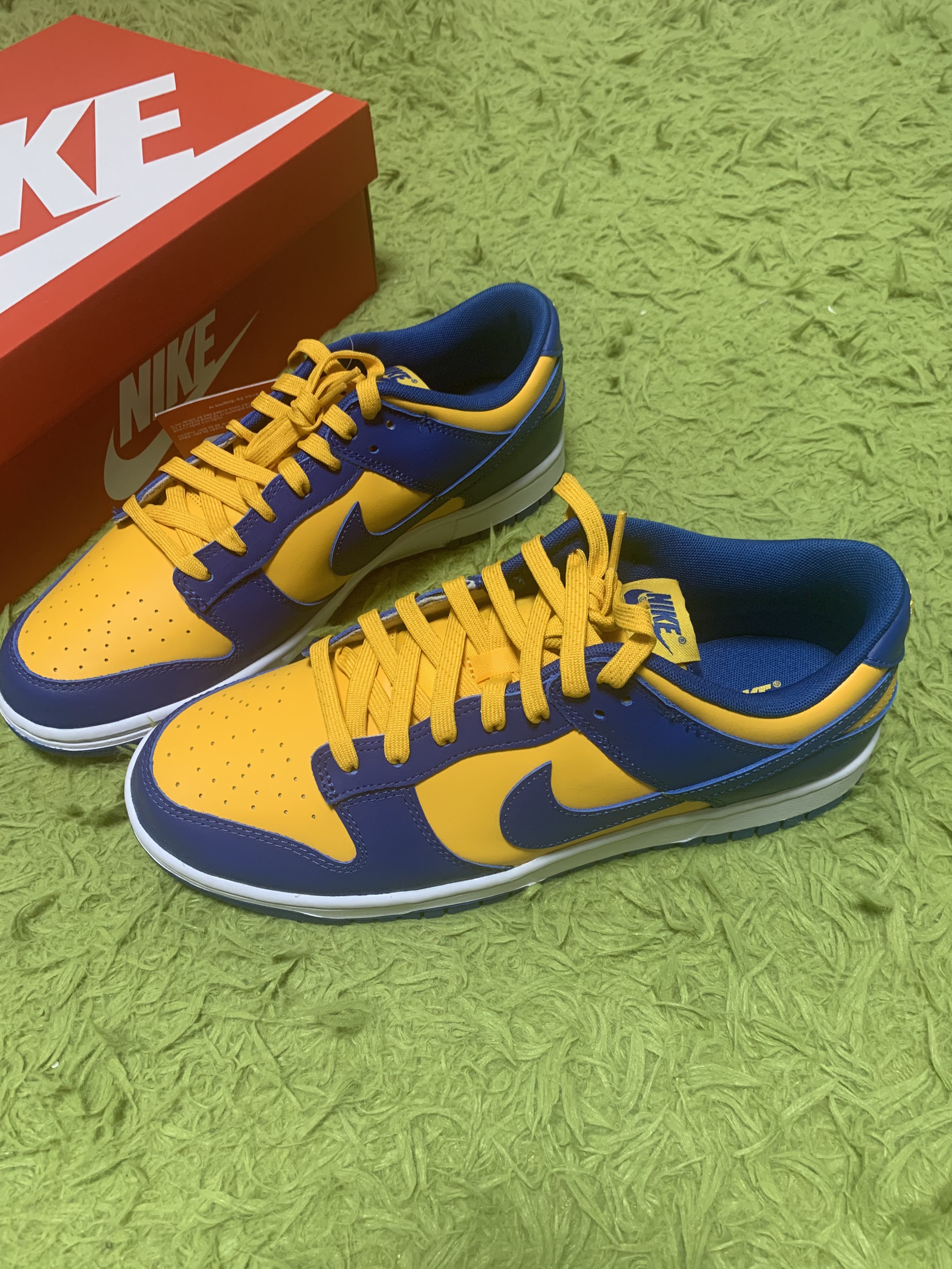 Nike Dunk Low Retro Blue Jay and University Gold 착용 스타일