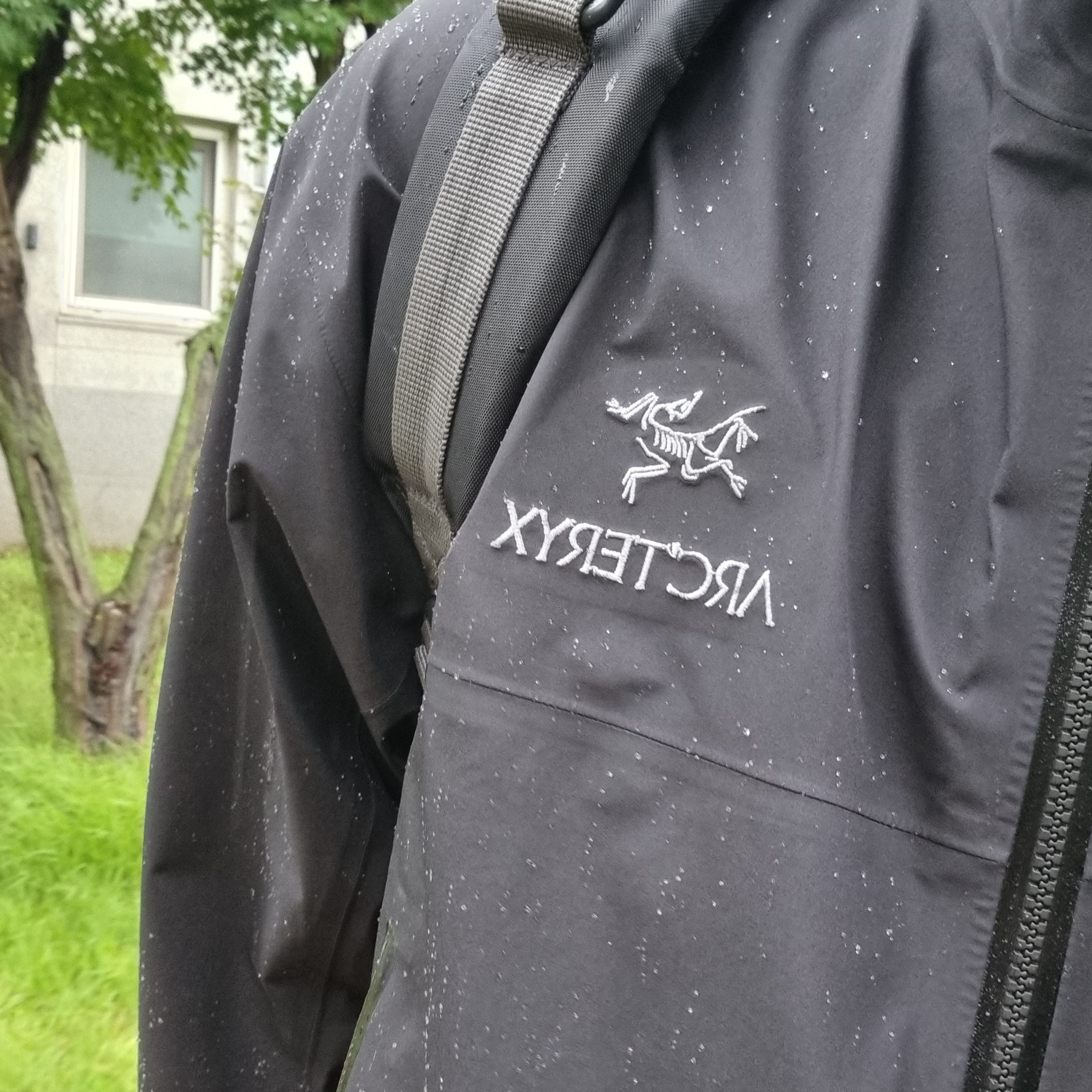 Arc'teryx Beta Jacket Black 착용 스타일 - 1