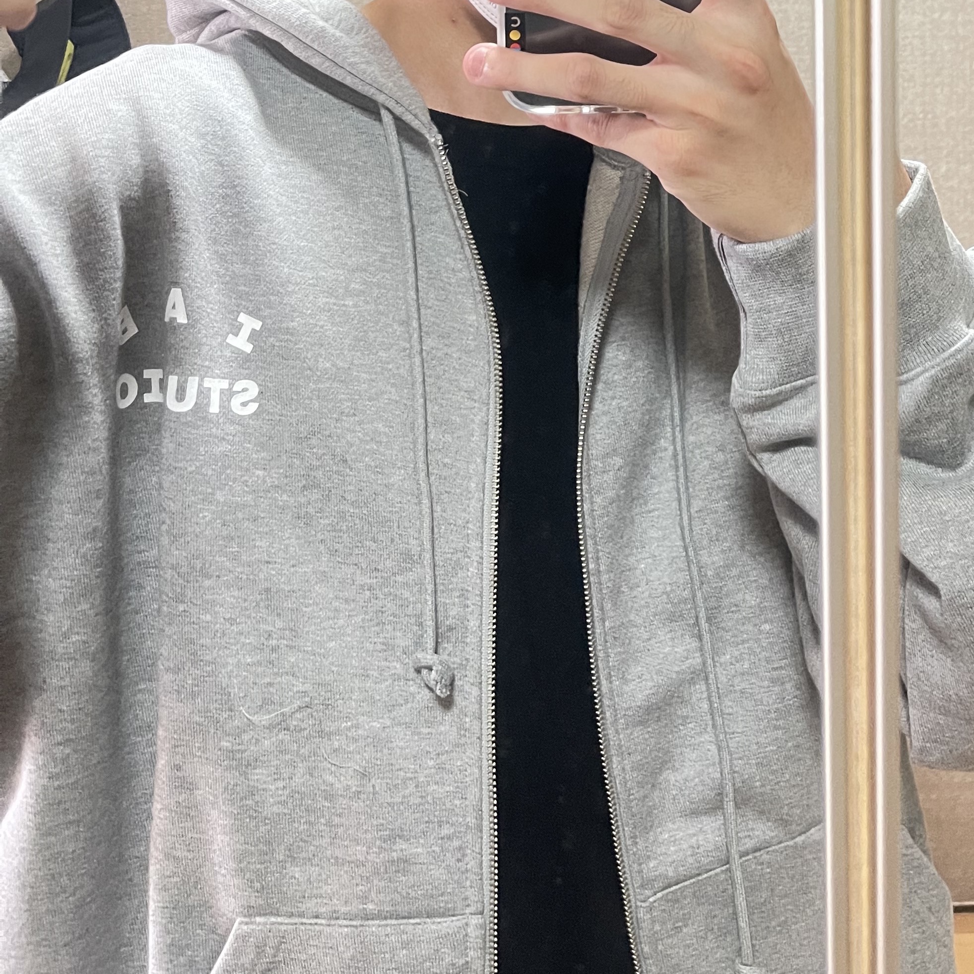IAB Studio Zip-Up Hoodie Gray - 22FW, Casetify x IAB Studio iPhone White Logo Impact Case Frost White 착용 스타일 - 1