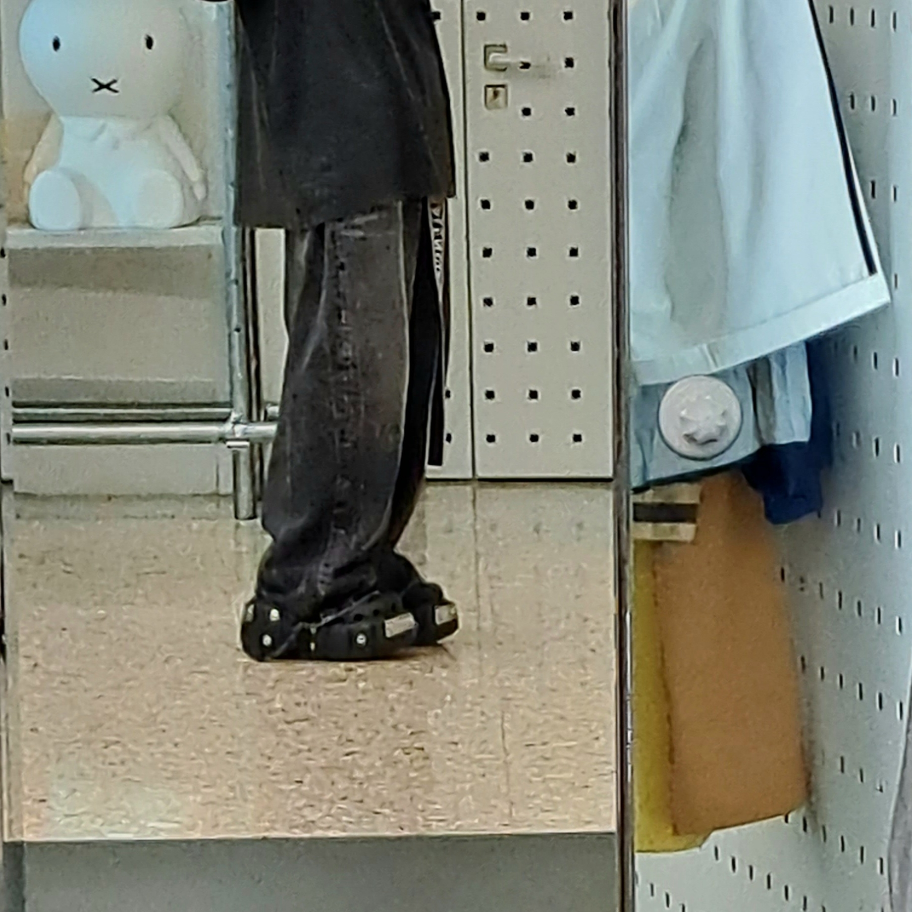 (W) Balenciaga Low Crotch Jeans Black, Balenciaga x Crocs Hardcrocs Slide Black 착용 스타일