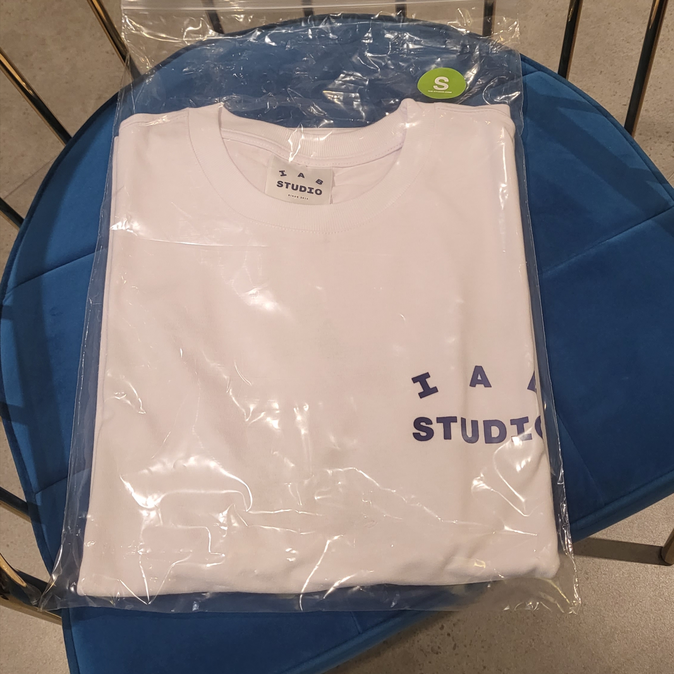 IAB Studio T-Shirt White Navy - 22FW 착용 스타일