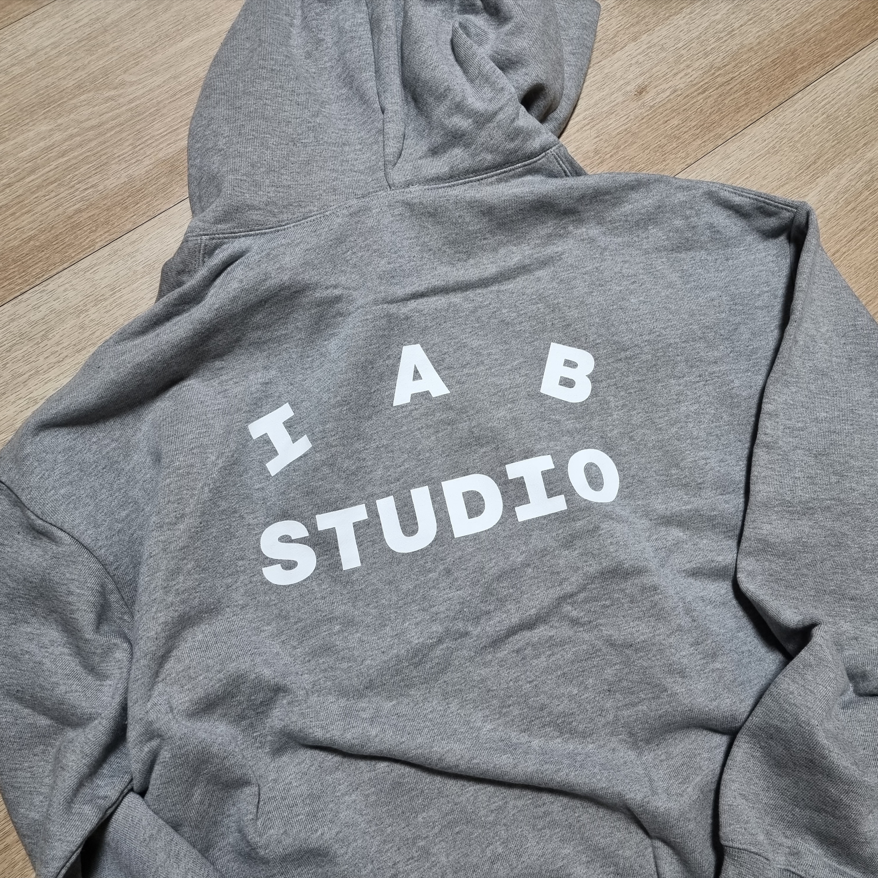 IAB Studio Zip-Up Hoodie Gray - 22FW 착용 스타일 - 1