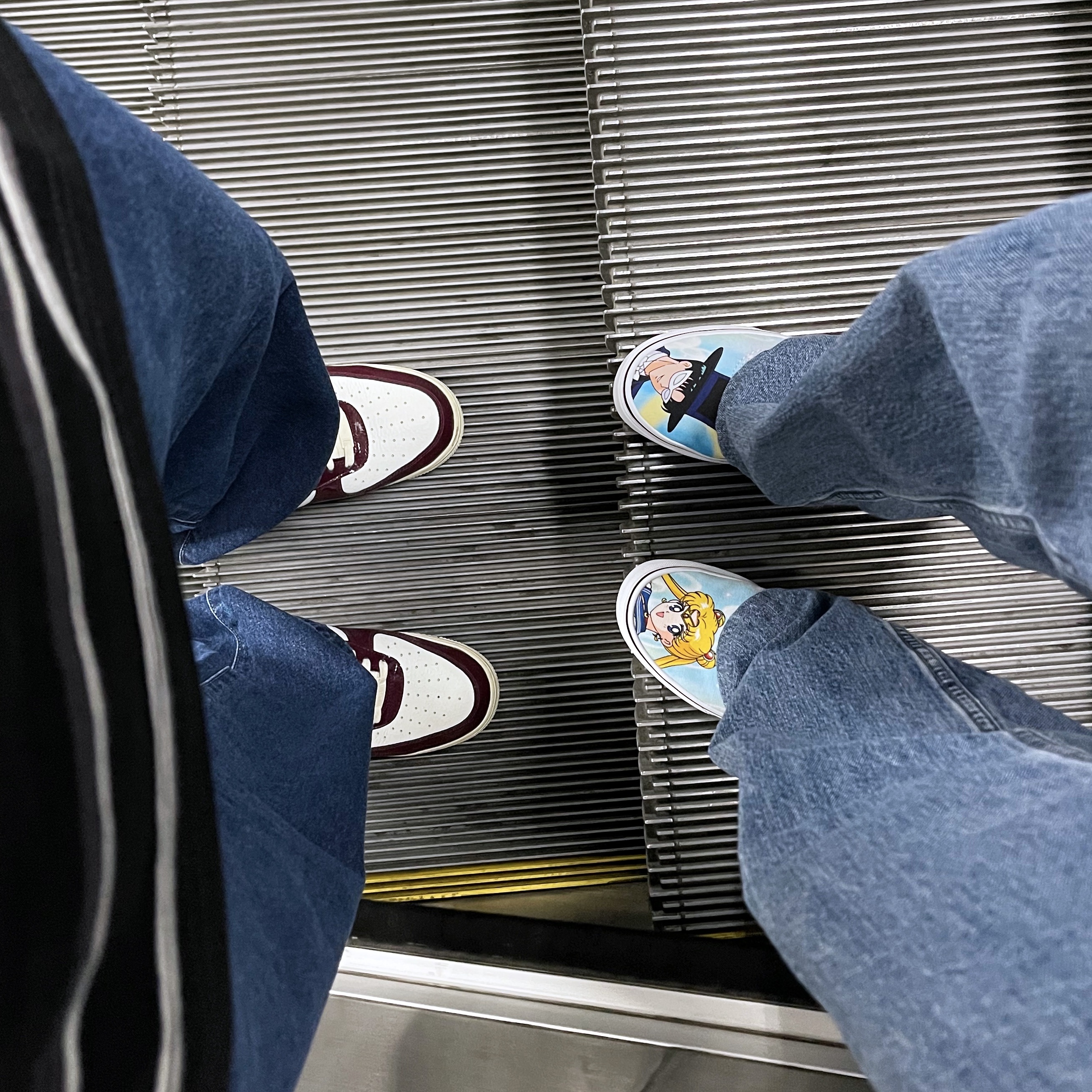 (W) Nike Air Force 1 Low Dark Beetroot, Vans x Lizzie x Sailor Moon Skate Old Skool 착용 스타일