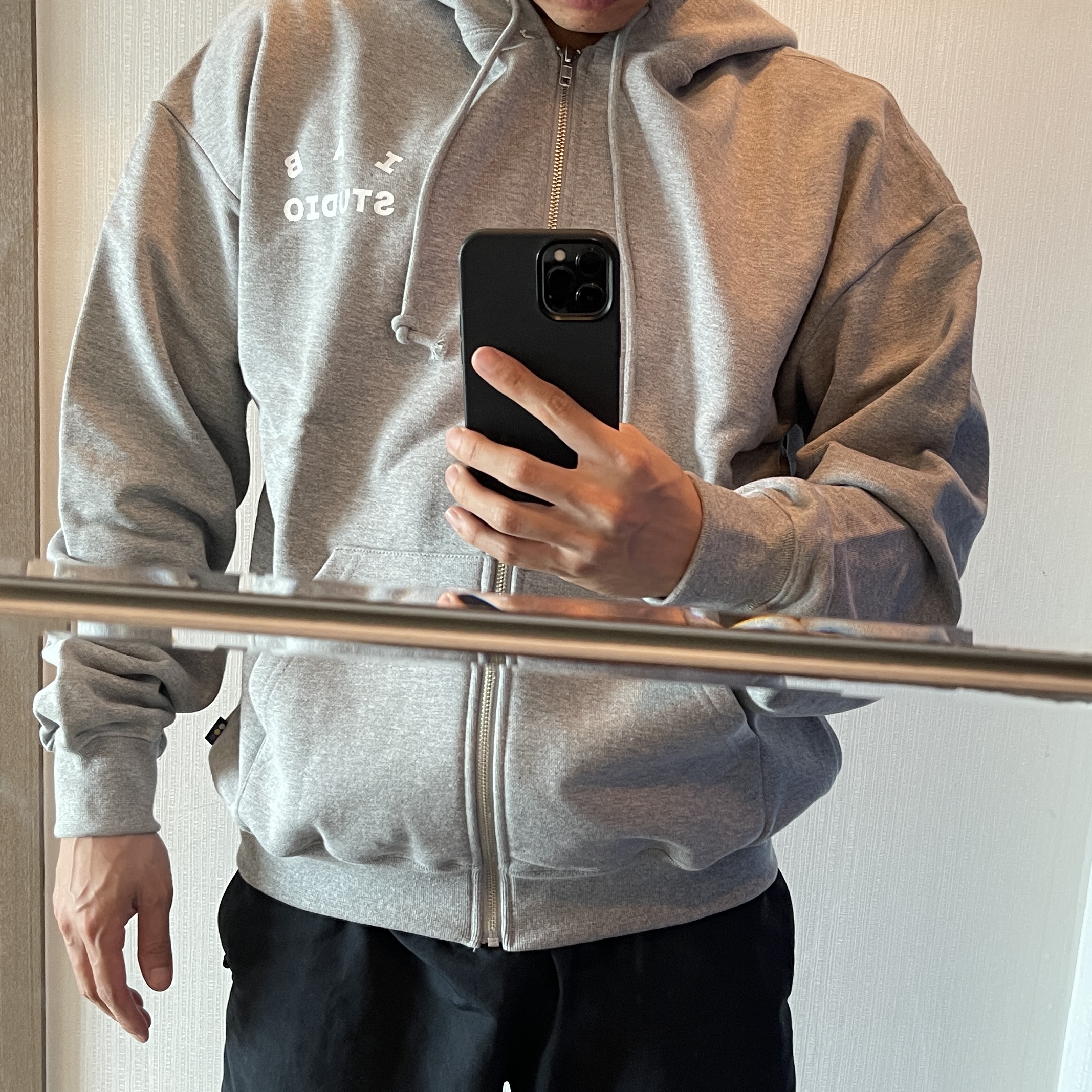IAB Studio Zip-Up Hoodie Gray - 22FW 착용 스타일 - 2