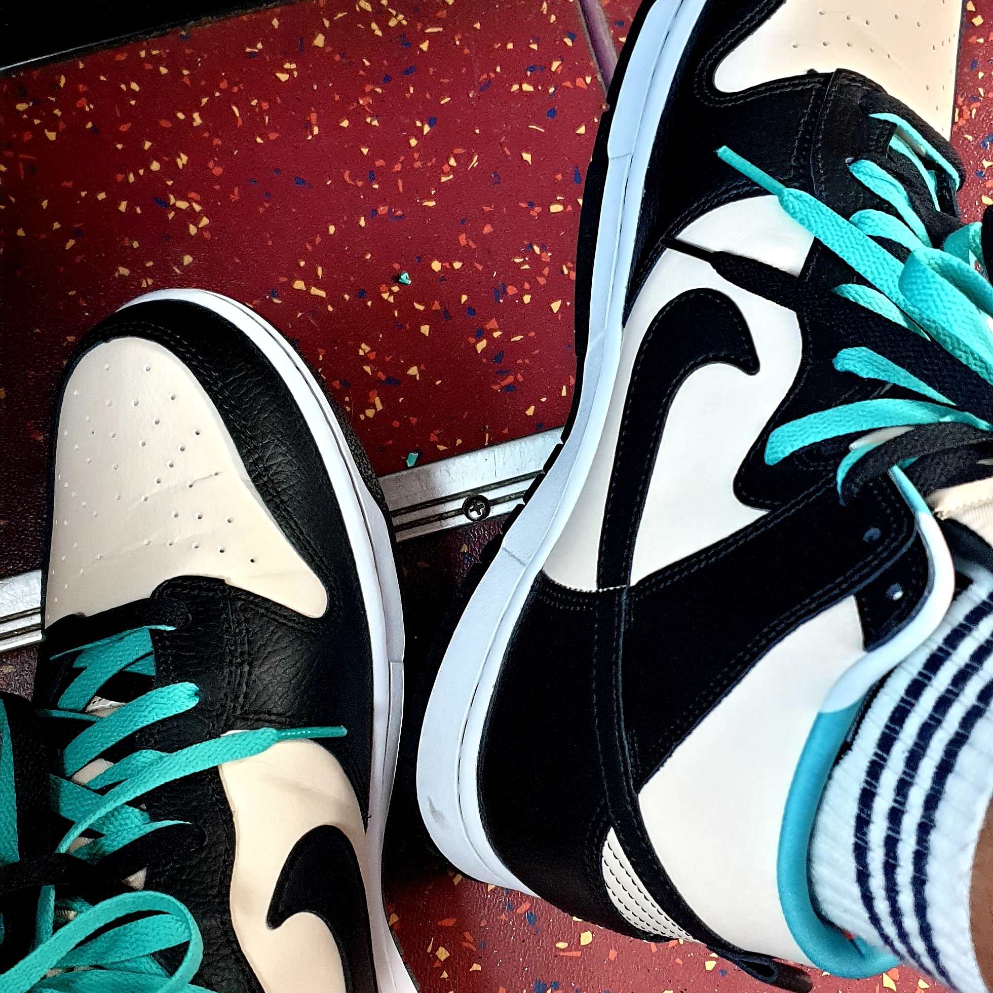 Nike Dunk High Retro EMB Pearl White Washed Teal and Black 착용 스타일