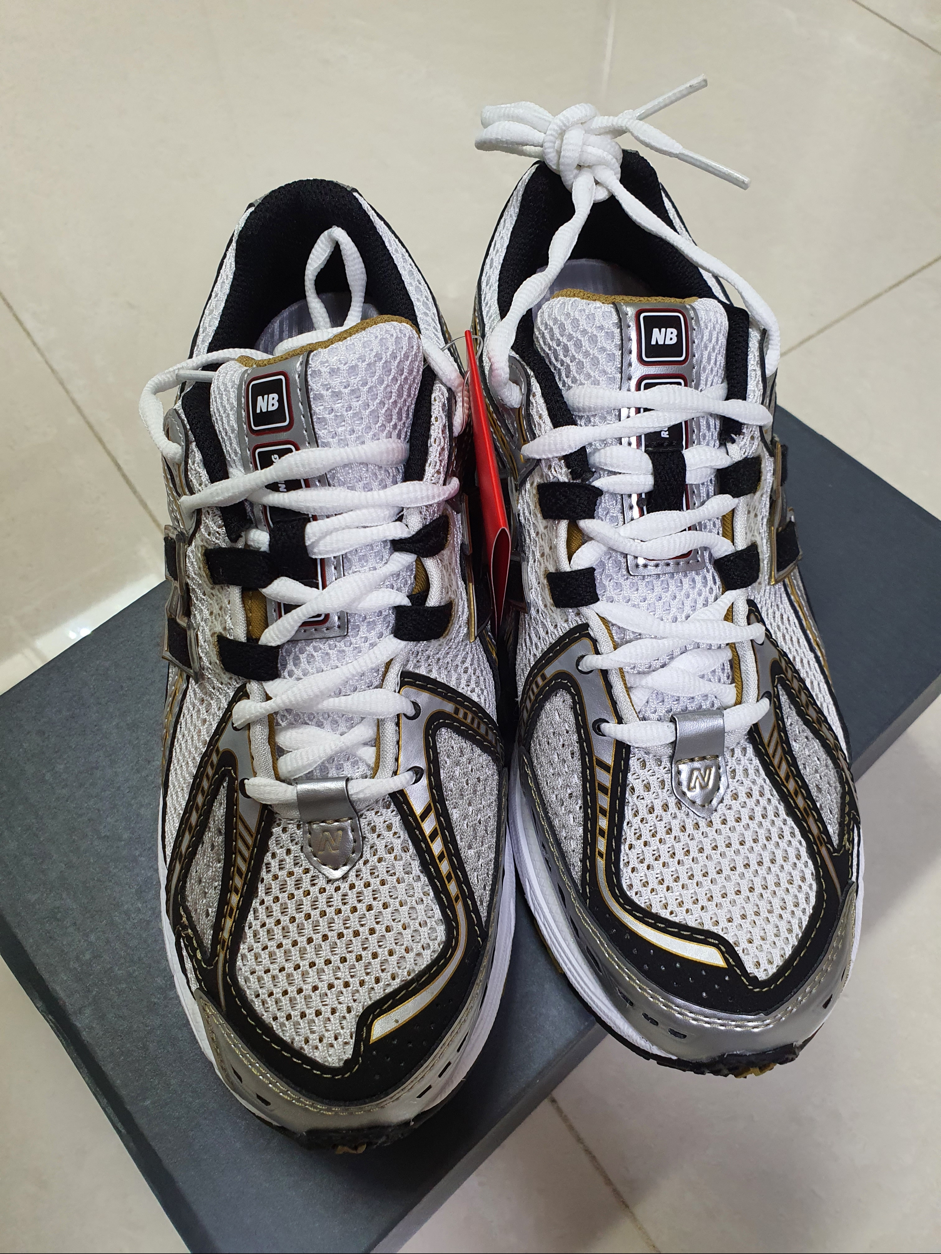 New Balance 1906R White Gold 착용 스타일 - 1