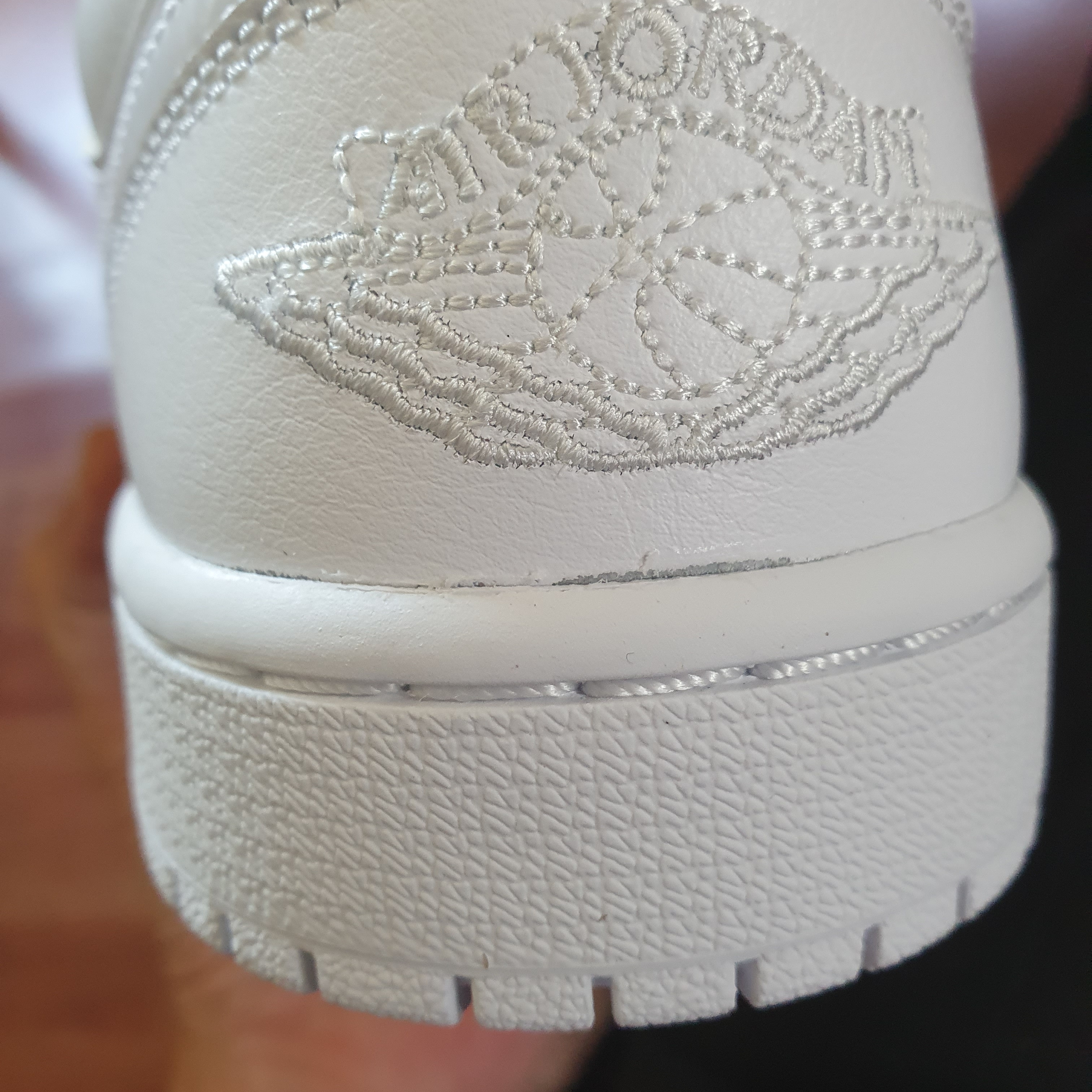 (W) Jordan 1 Low Triple White 2022 착용 스타일 - 3
