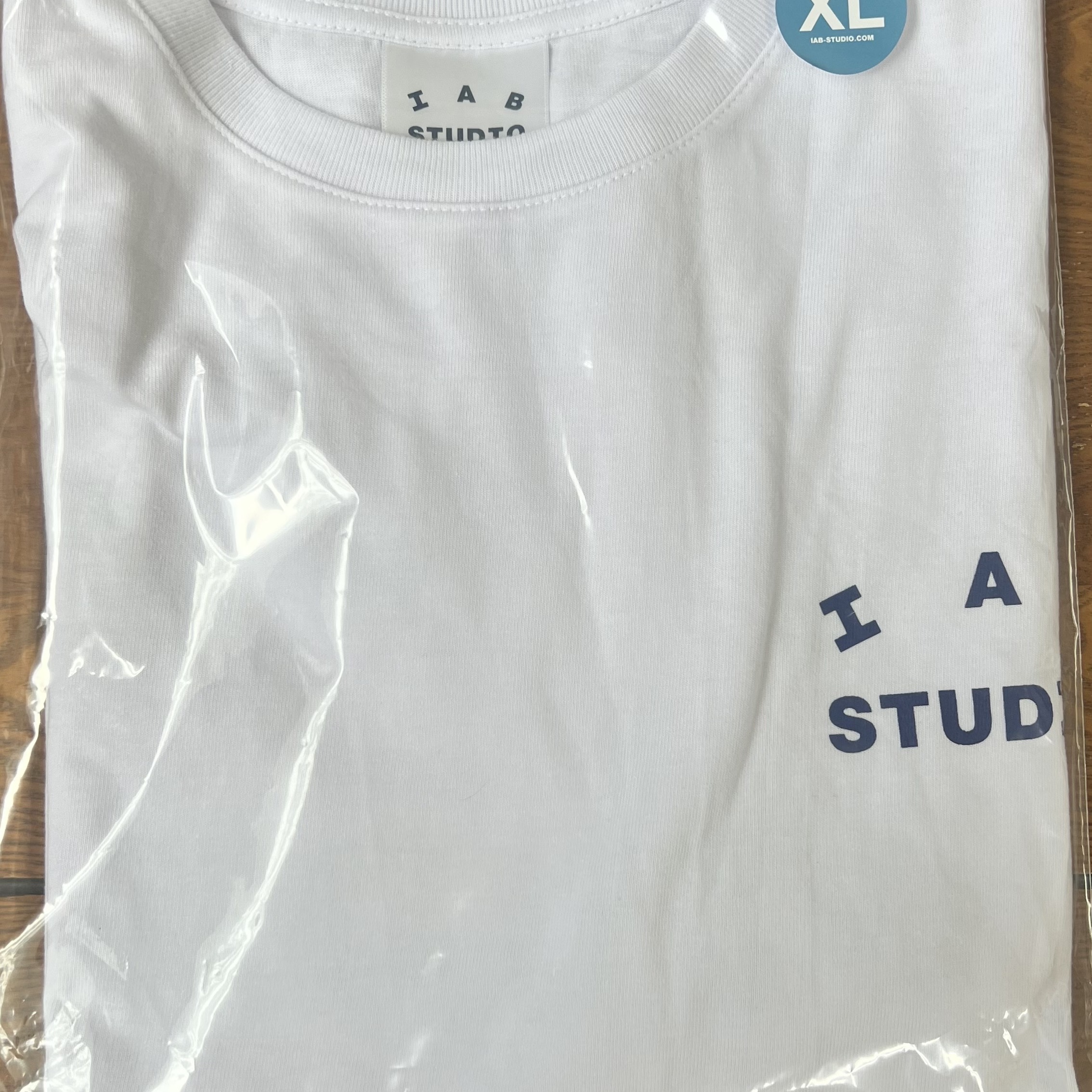 IAB Studio T-Shirt White Navy - 22FW 착용 스타일