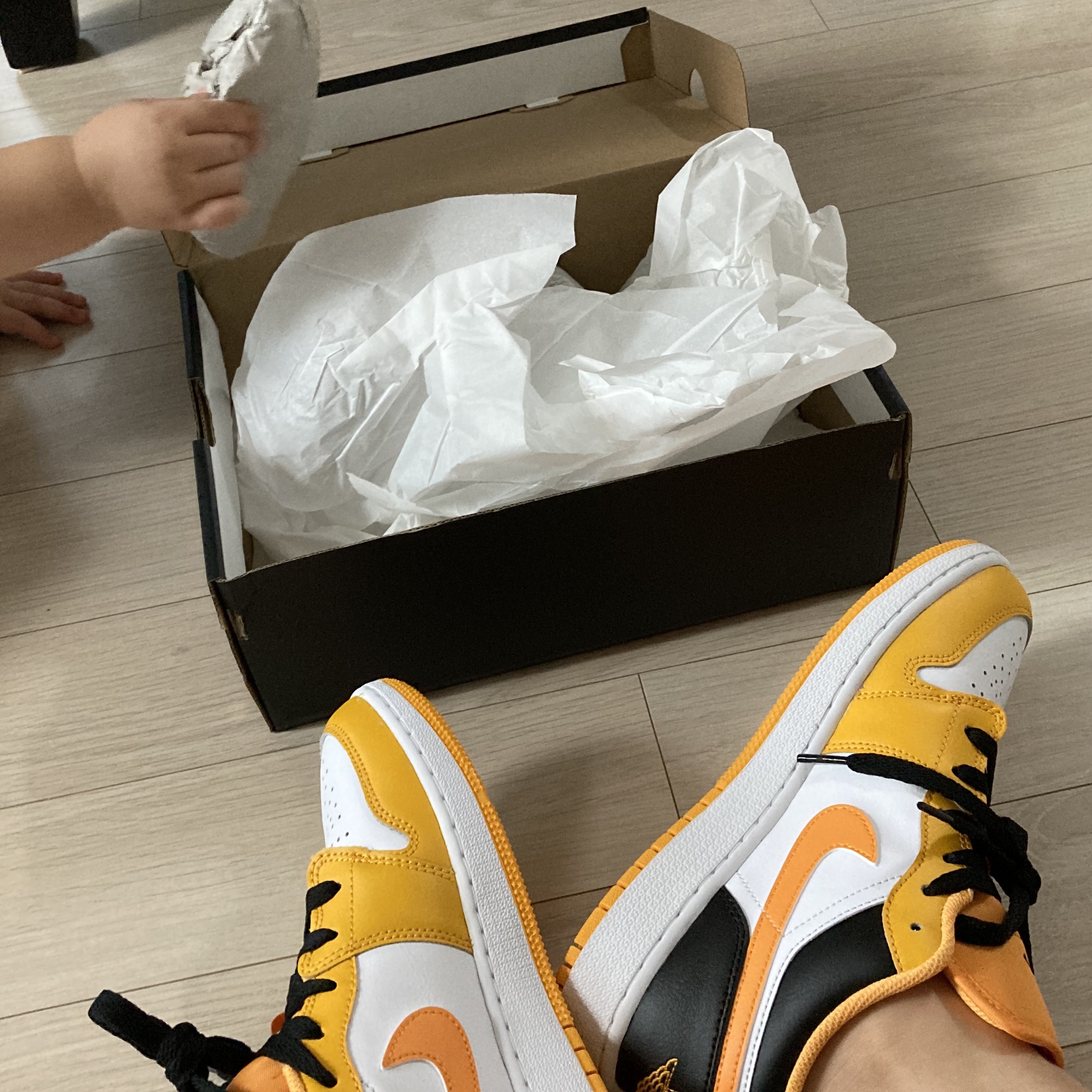 (GS) Jordan 1 Low Taxi 착용 스타일 - 2