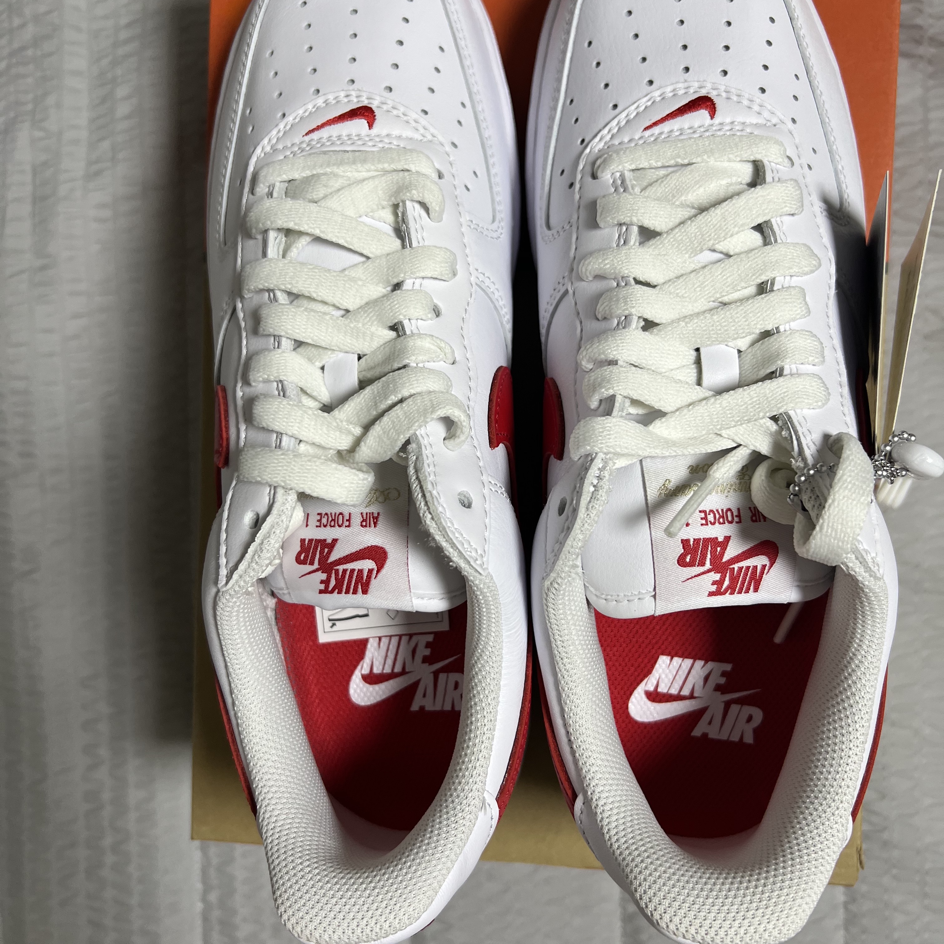 Nike Air Force 1 Low Retro Color of the Month University Red 착용 스타일 - 1