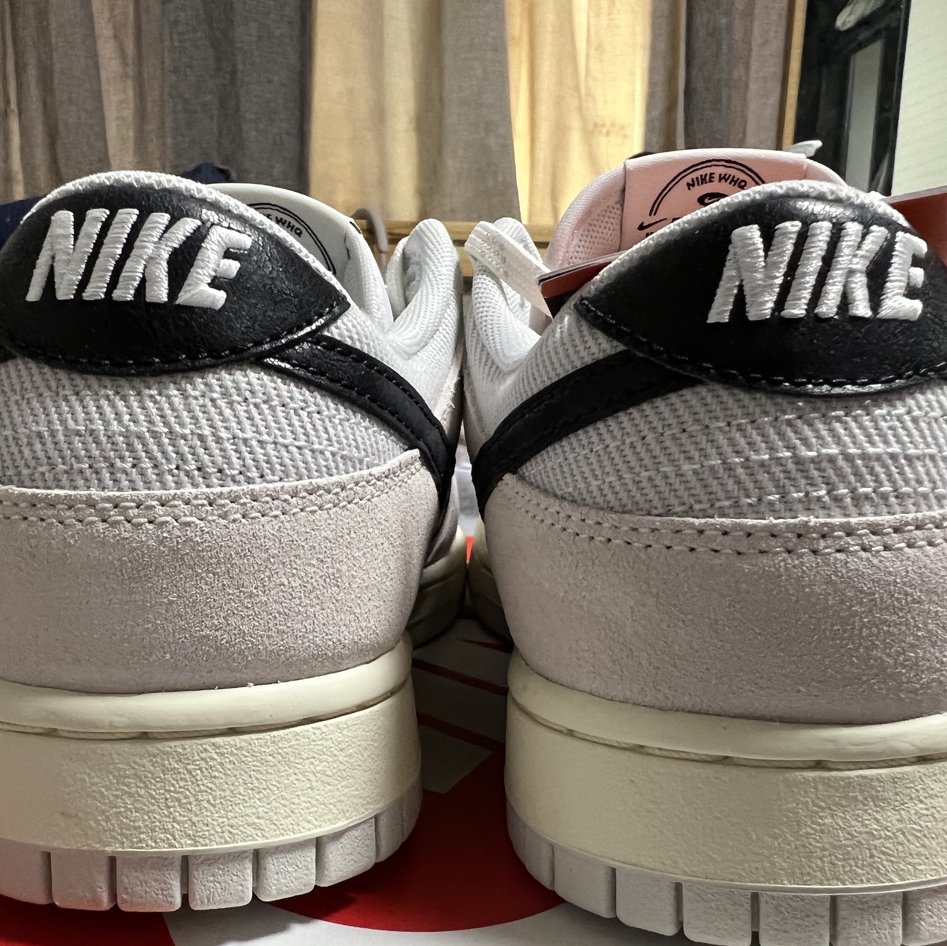Nike Dunk Low SE Photon Dust and Summit White 착용 스타일 - 3