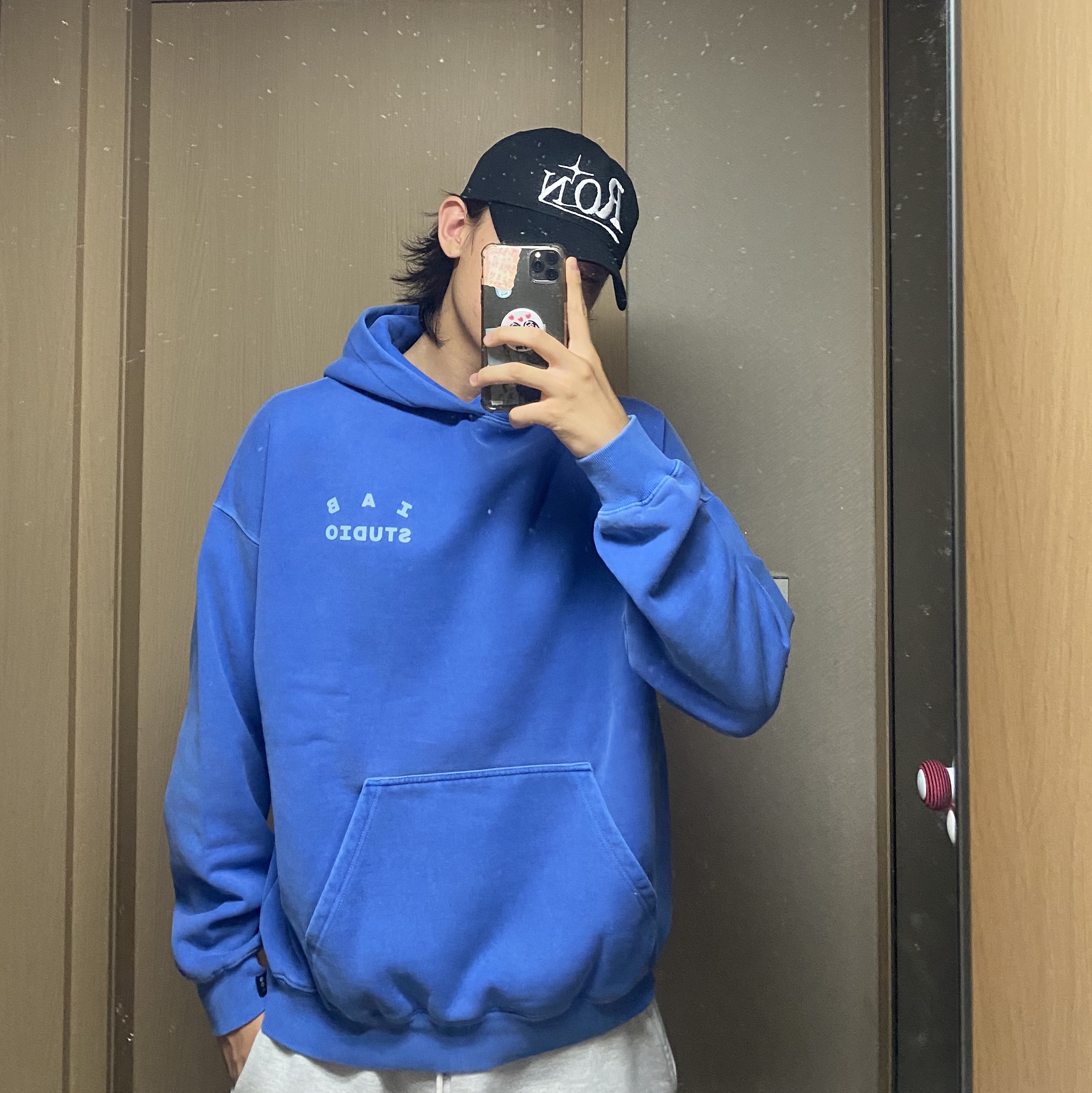 IAB Studio Pigment Hoodie Royal Blue - 22FW 착용 스타일