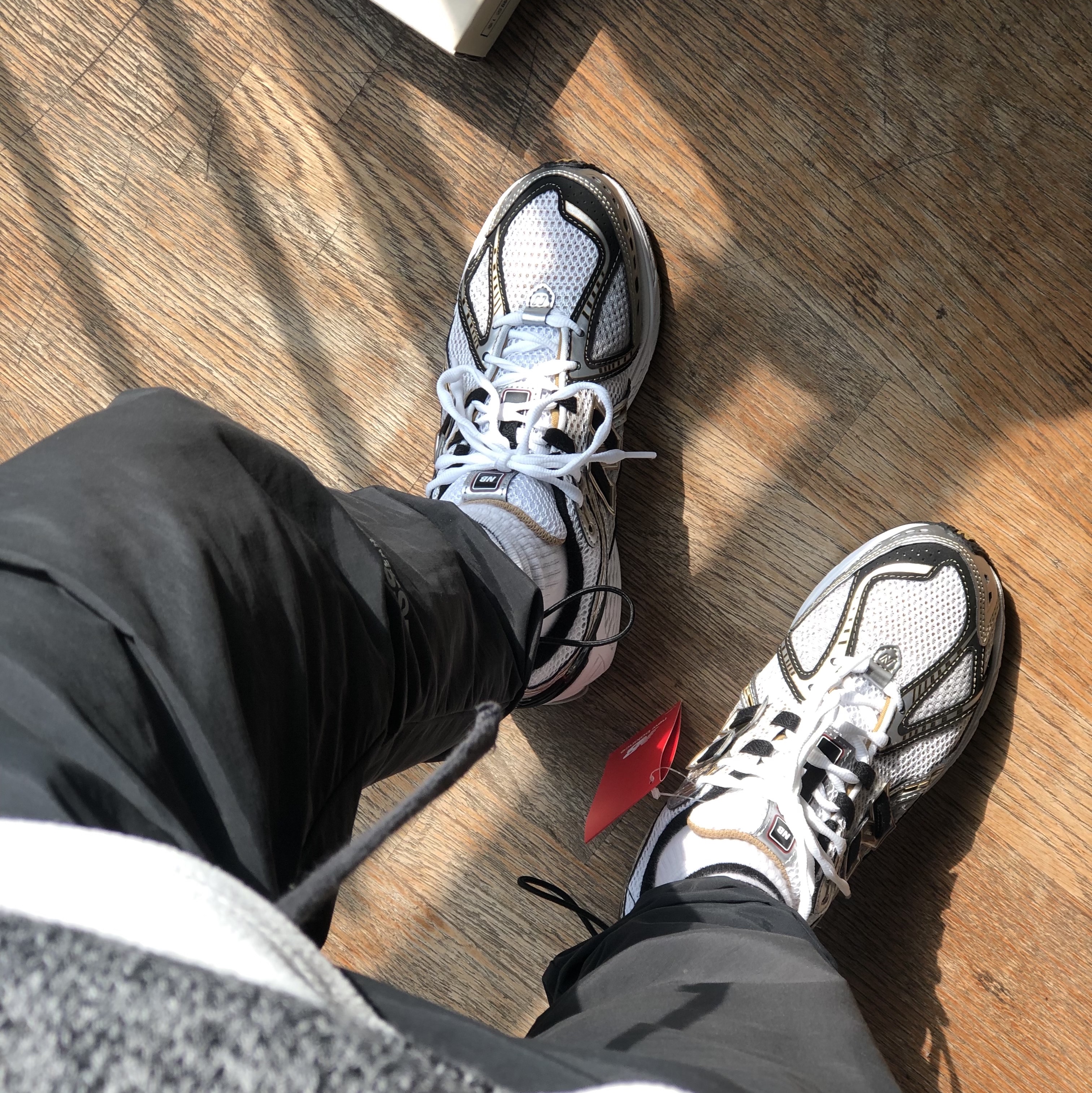 New Balance 1906R White Gold 착용 스타일 - 1