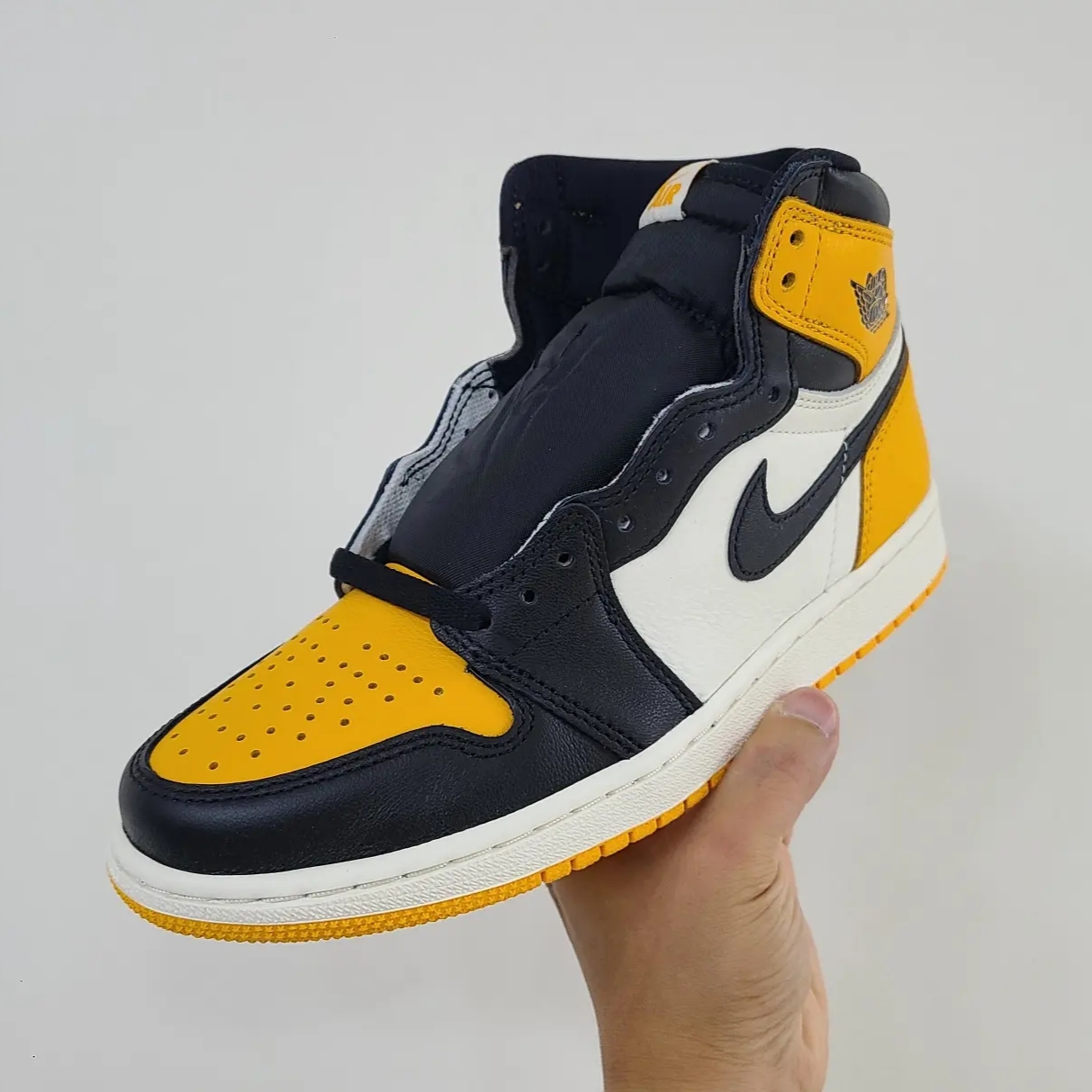 Jordan 1 Retro High OG Taxi 착용 스타일 - 1