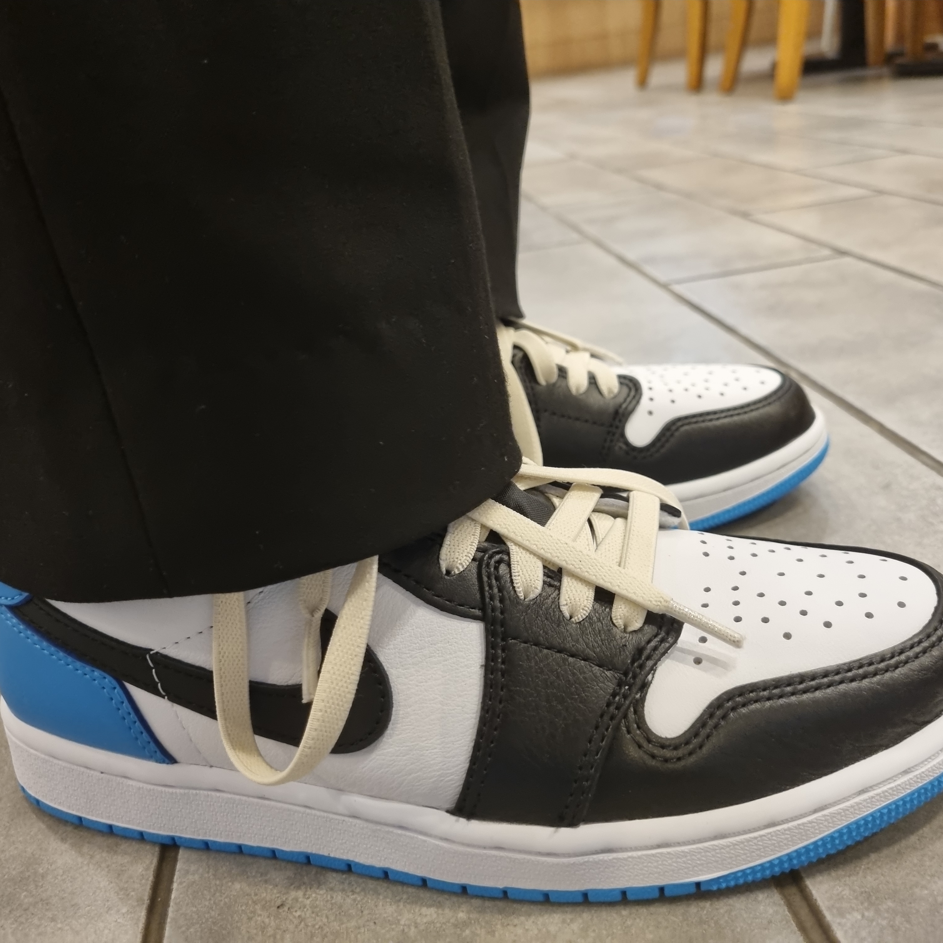 Jordan 1 Retro Low OG Black and Dark Powder Blue 착용 스타일