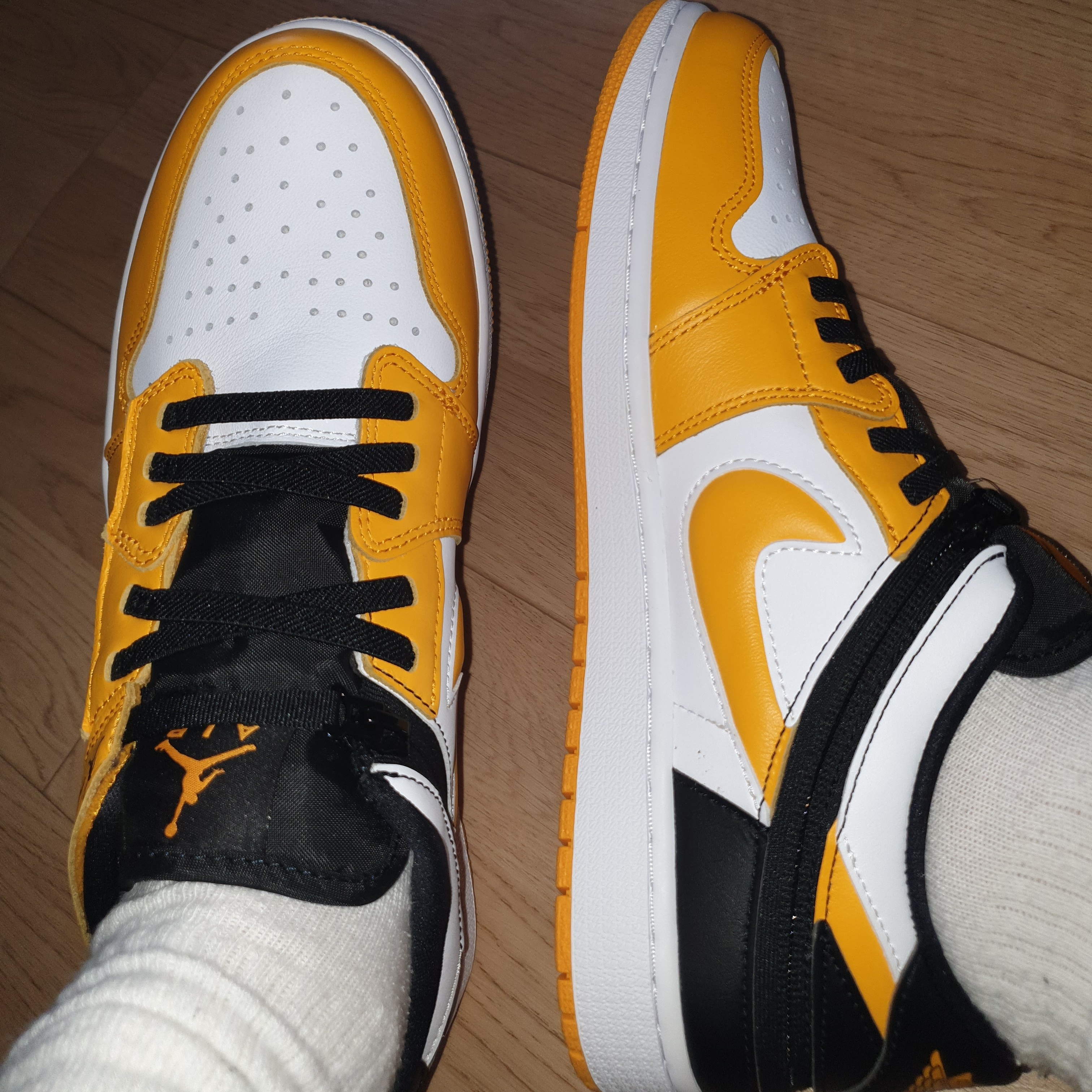 Jordan 1 Low Flyease Taxi 착용 스타일 - 4