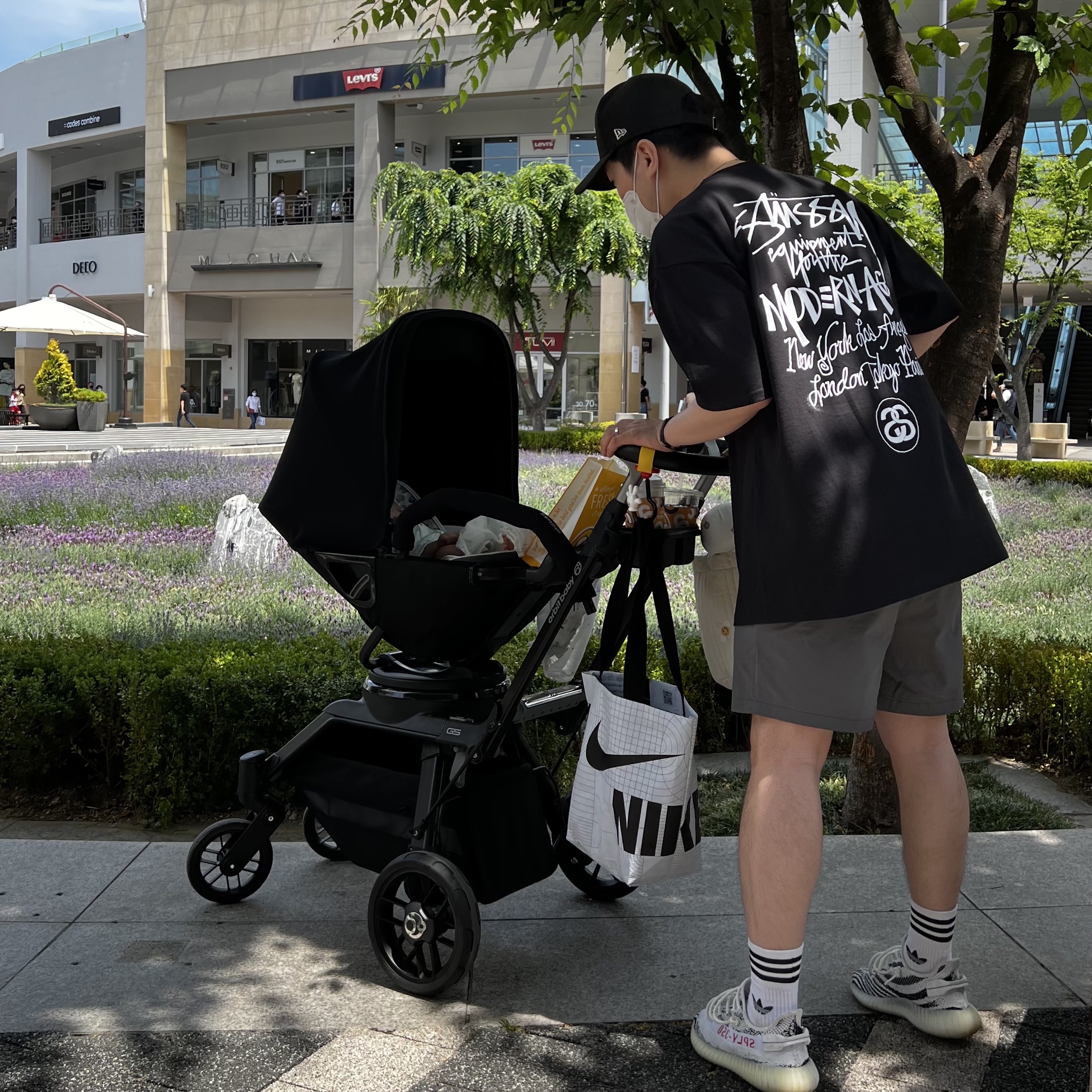Stussy Modern Age T-Shirt Black, Adidas Yeezy Boost 350 V2 Zebra 2017/2019/2020 착용 스타일 - 2