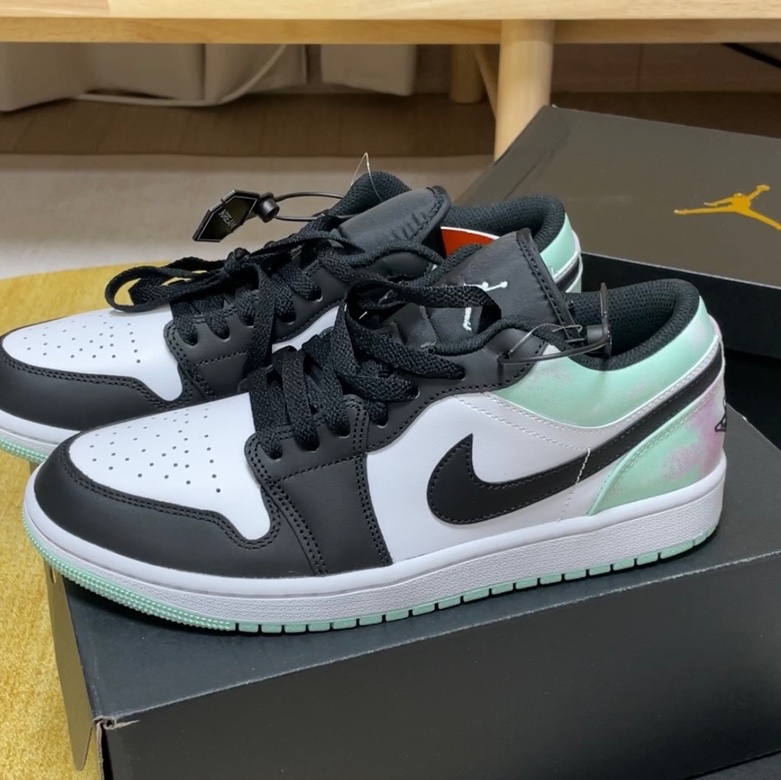Jordan 1 Low SE White Black Tie-Dye 착용 스타일 - 1