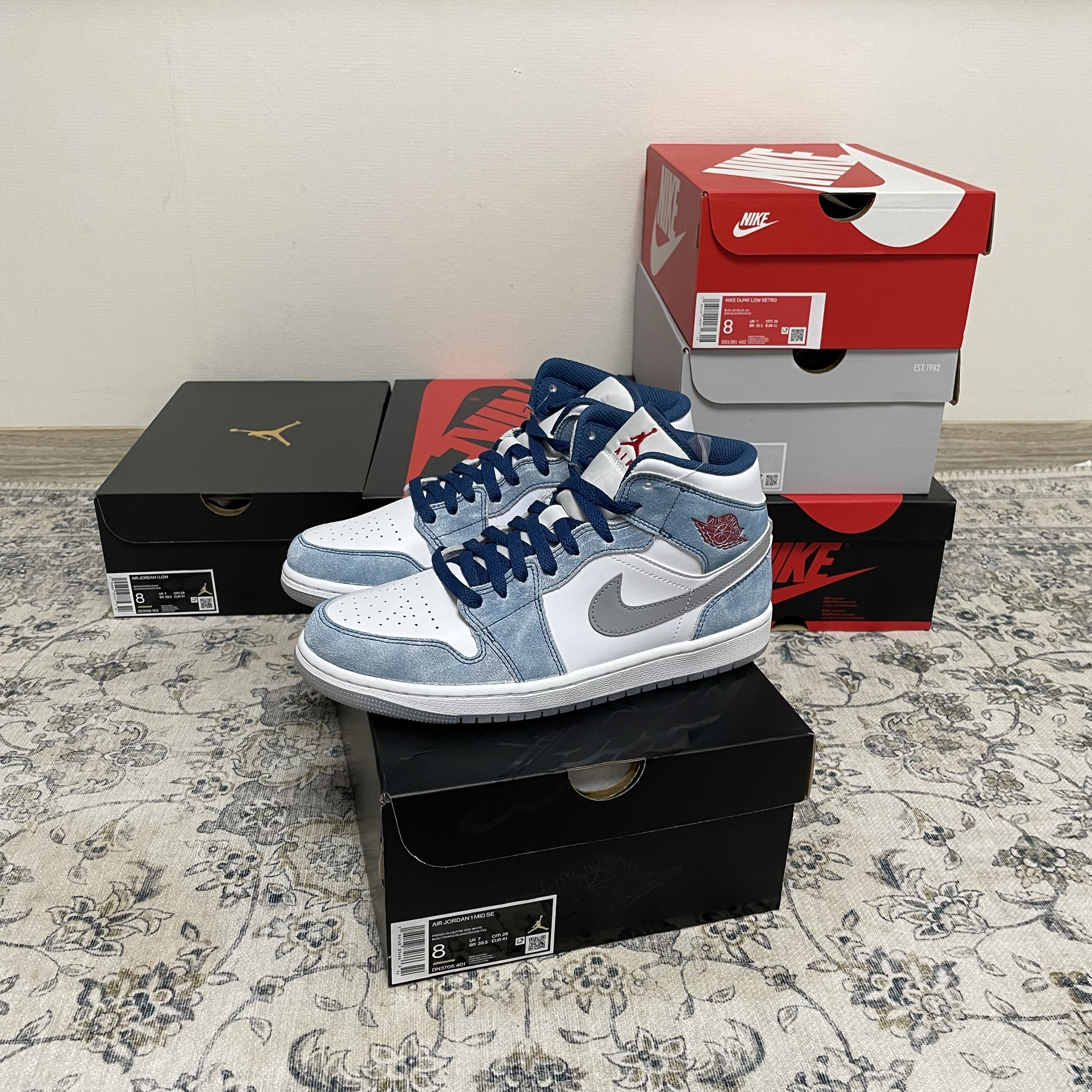 Jordan 1 Mid SE French Blue Fire Red 착용 스타일
