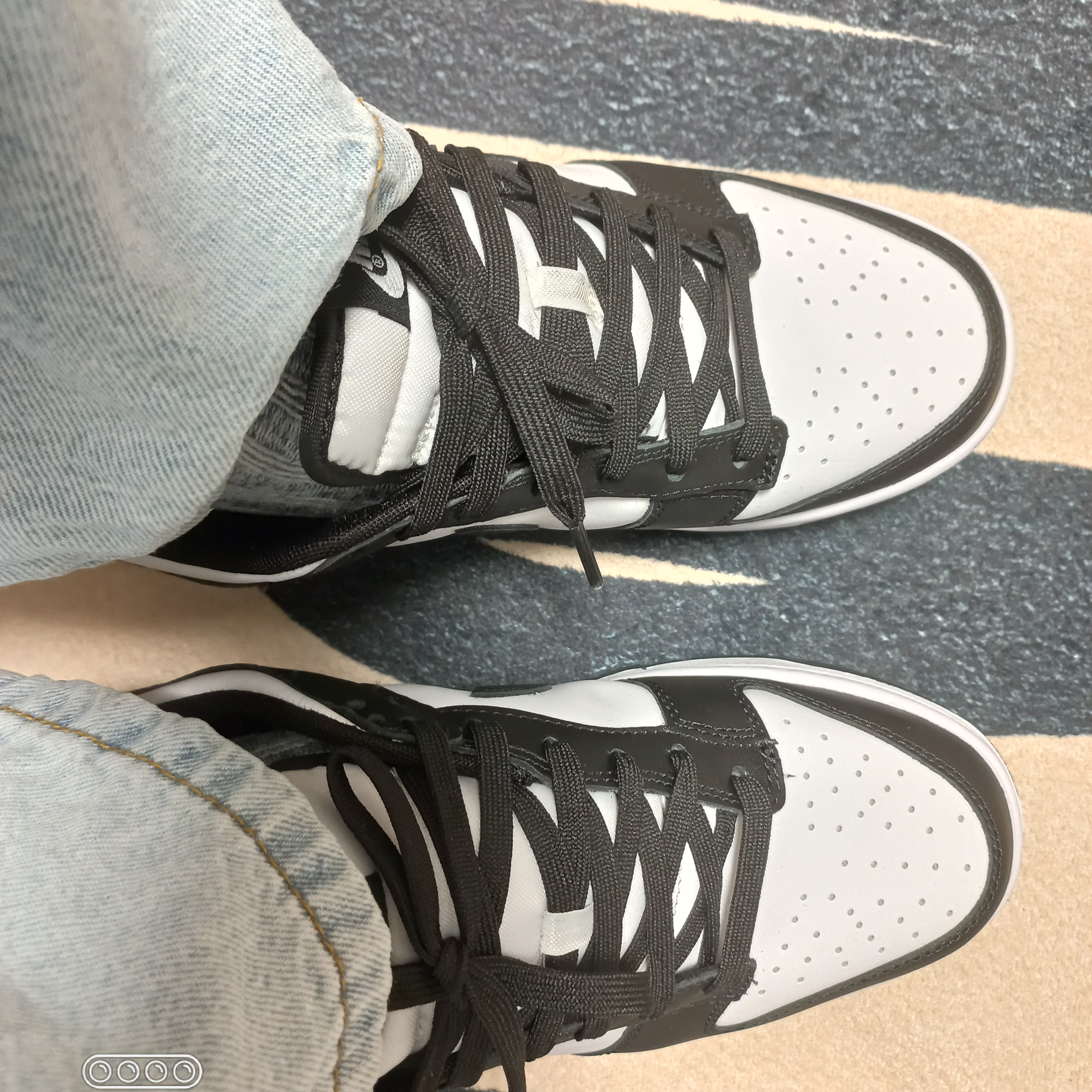 Nike Dunk Low Retro Black 착용 스타일 - 1