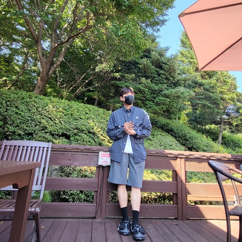 Crocs x Beams Classic All Terrain Mountain Parka Clog Grey, Nike ACG Dri-Fit UV Devastation Trail Shirt Dark Smoke Grey - Asia 착용 스타일 - 1