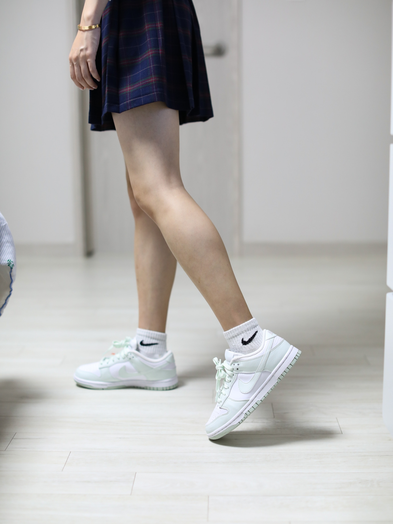 (W) Nike Dunk Low Next Nature Barely Green and White 착용 스타일