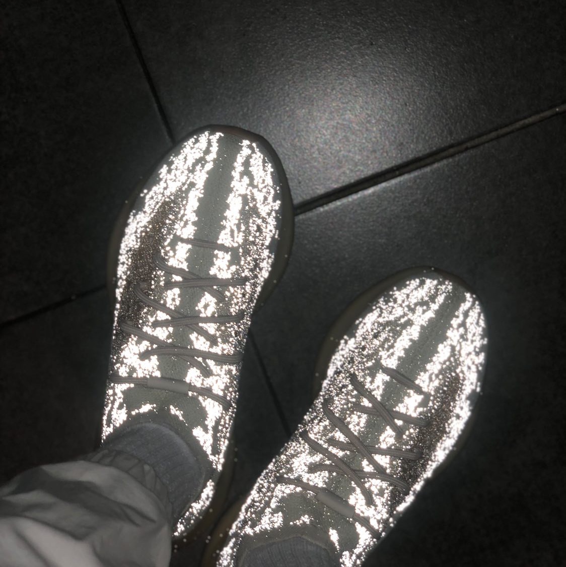 Adidas Yeezy Boost 380 Yecoraite - Reflective 착용 스타일 - 2