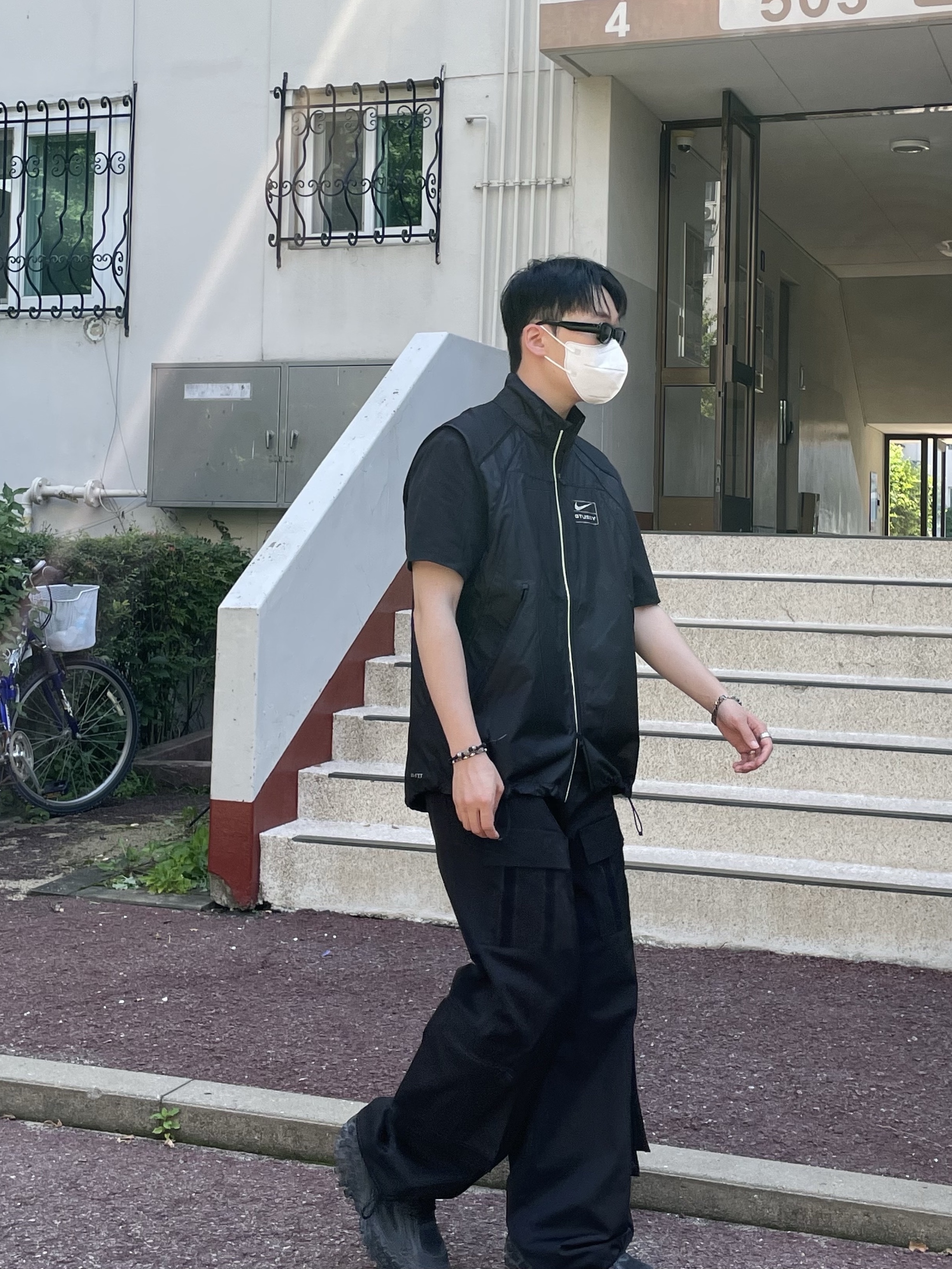 Nike x Stussy NRG FL Storm-Fit Jacket Black (DO5304-010), Balenciaga Defender Sneakers Black 착용 스타일 - 2