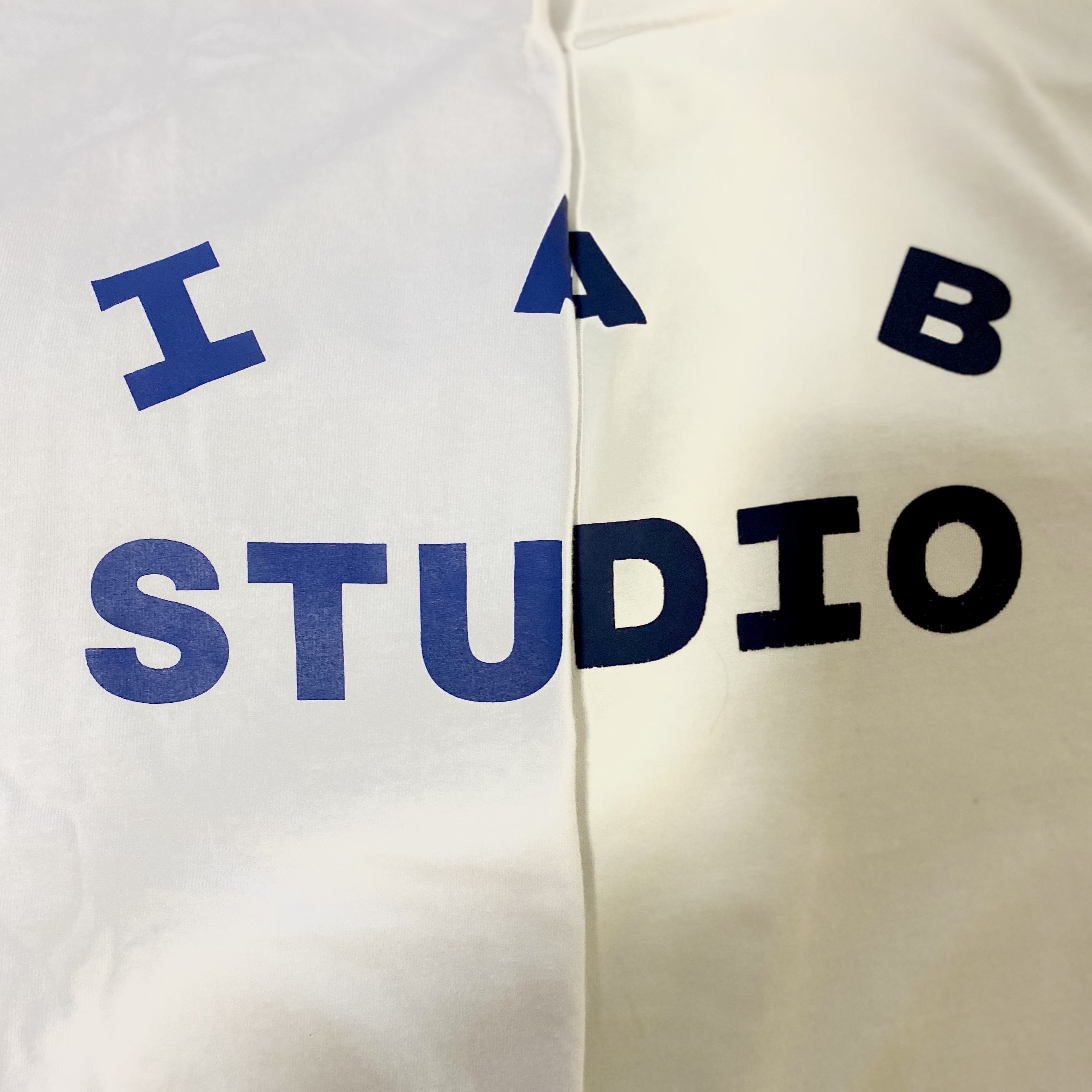 IAB Studio T-Shirt White Navy - 22FW, IAB Studio T-Shirt White 착용 스타일 - 1