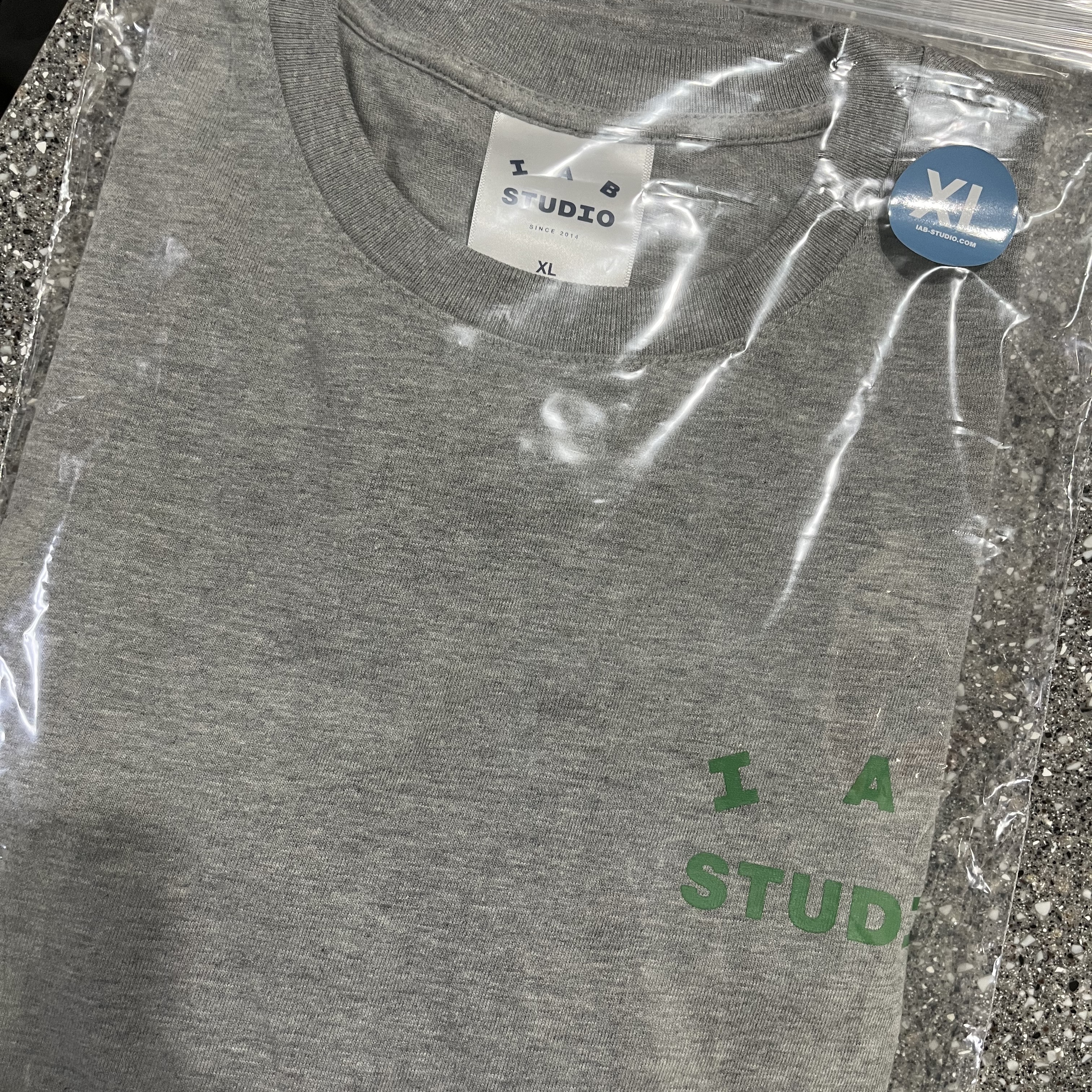 IAB Studio Zip-Up Hoodie Gray - 22FW, IAB Studio T-Shirt Gray Green - 22FW 착용 스타일 - 2