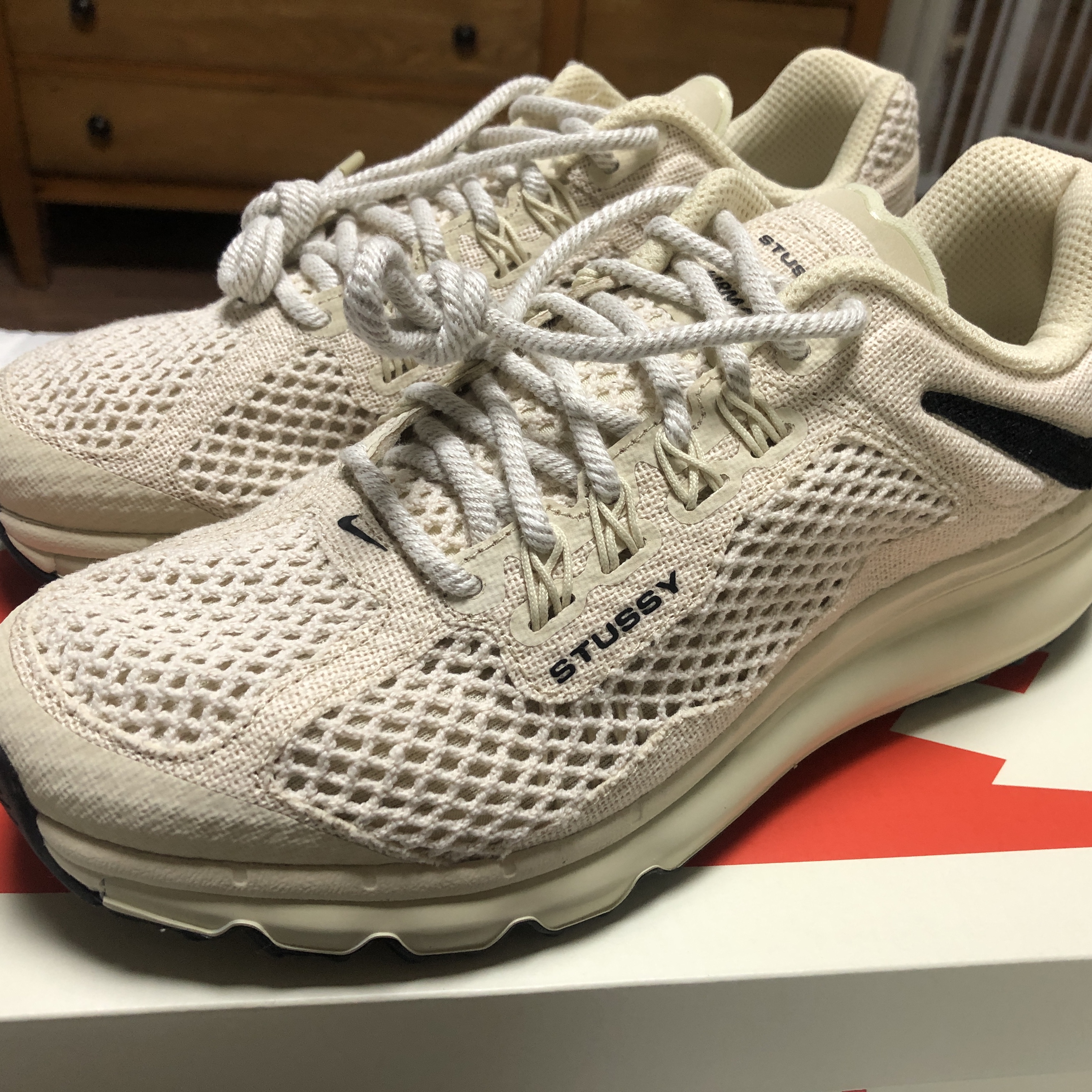 Nike x Stussy Air Max 2013 Fossil 착용 스타일