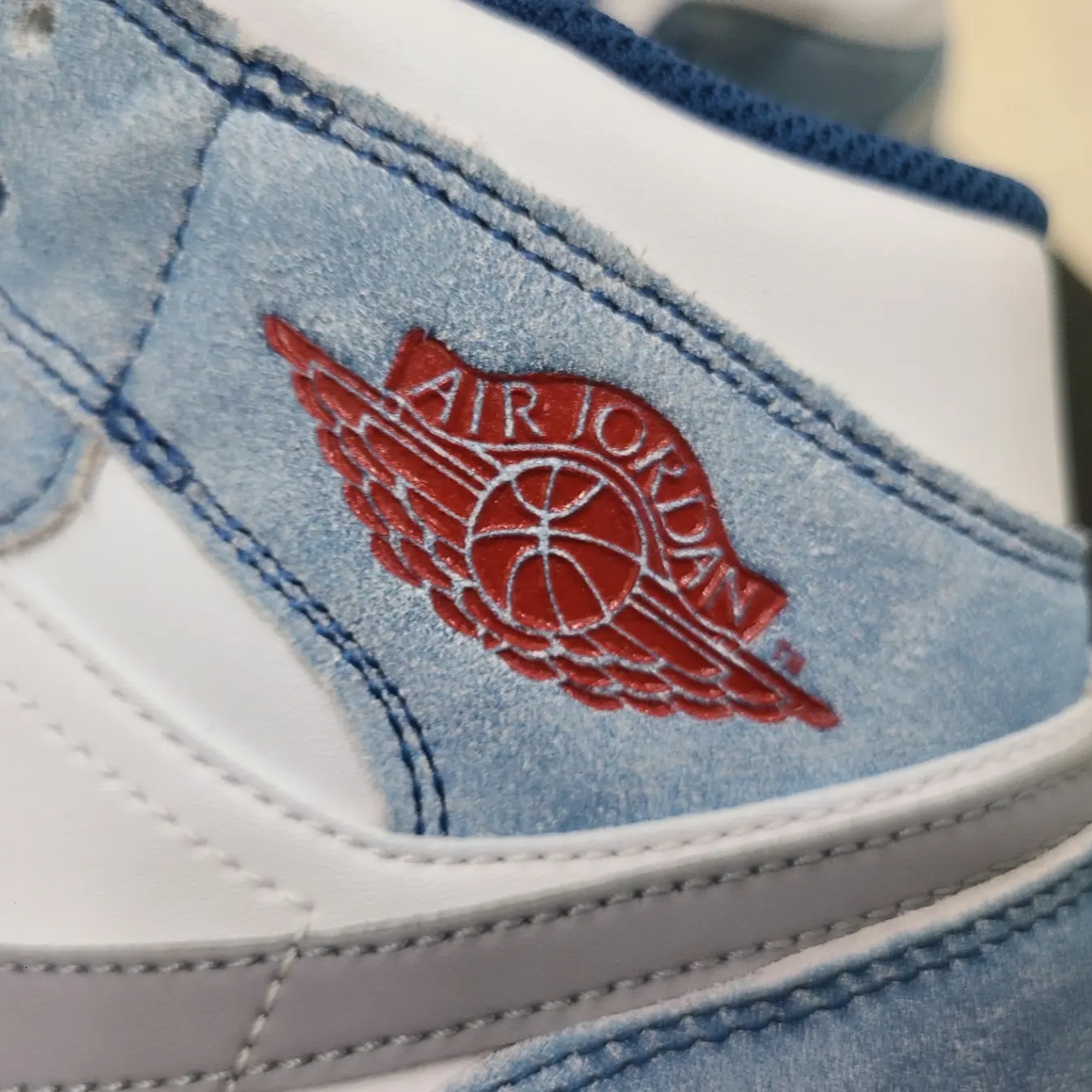 Jordan 1 Mid SE French Blue Fire Red 착용 스타일 - 3