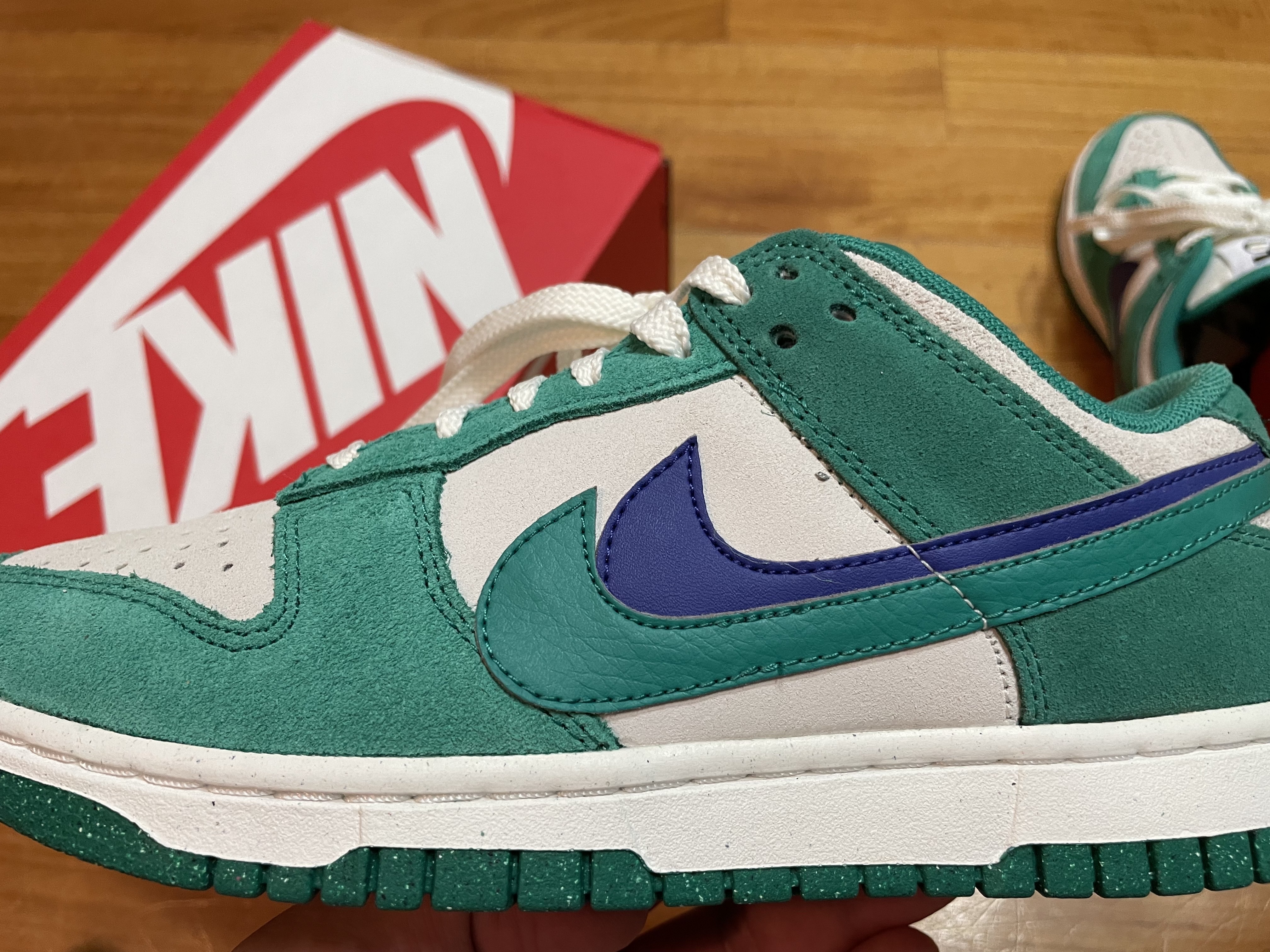 (W) Nike Dunk Low SE 85 Neptune Green and Sail 착용 스타일 - 5