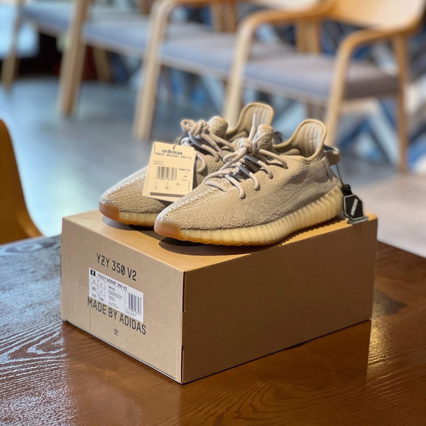 Adidas Yeezy Boost 350 V2 Sesame 2022 착용 스타일 - 1