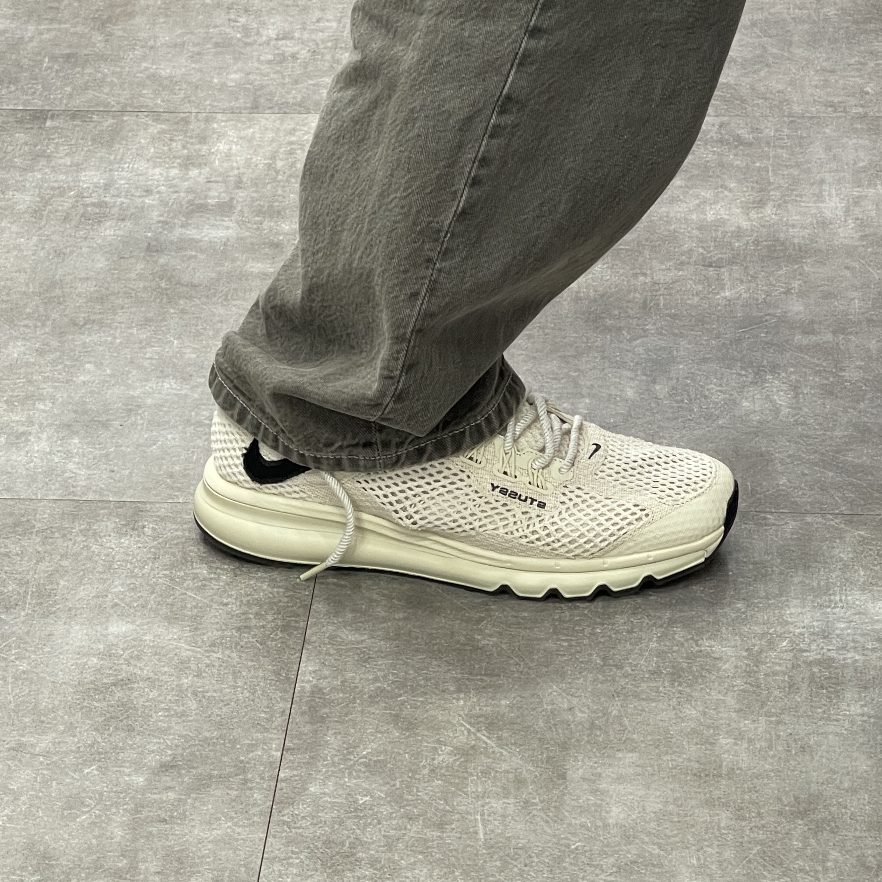 Nike x Stussy Air Max 2013 Fossil, Maison Mihara Yasuhiro Blakey OG Sole Brushed Patent Low-top Sneakers White 착용 스타일 - 2