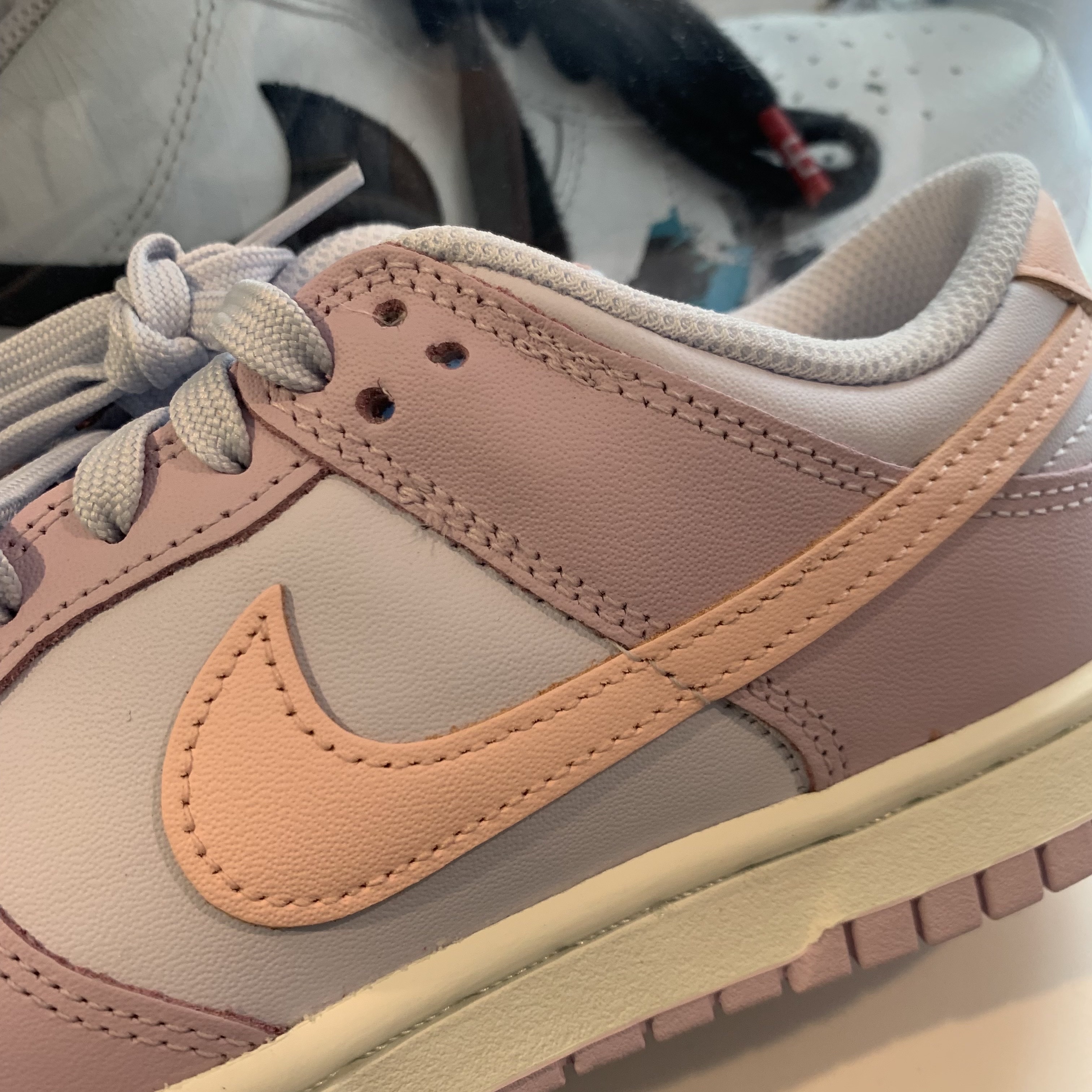 (W) Nike Dunk Low Atmosphere Pink 착용 스타일 - 1